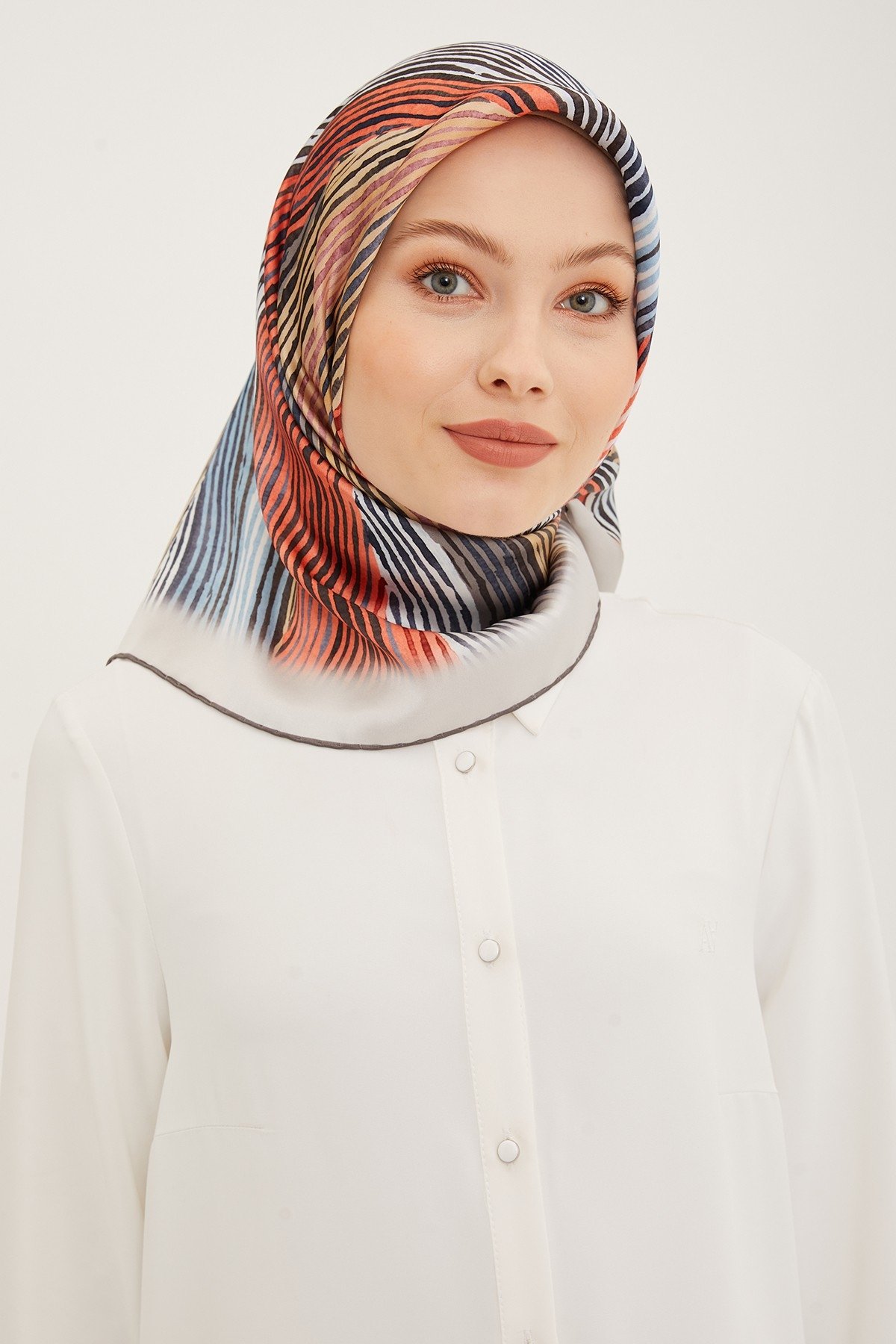Armine Sura İpek Eşarp 23Ya8955 07
