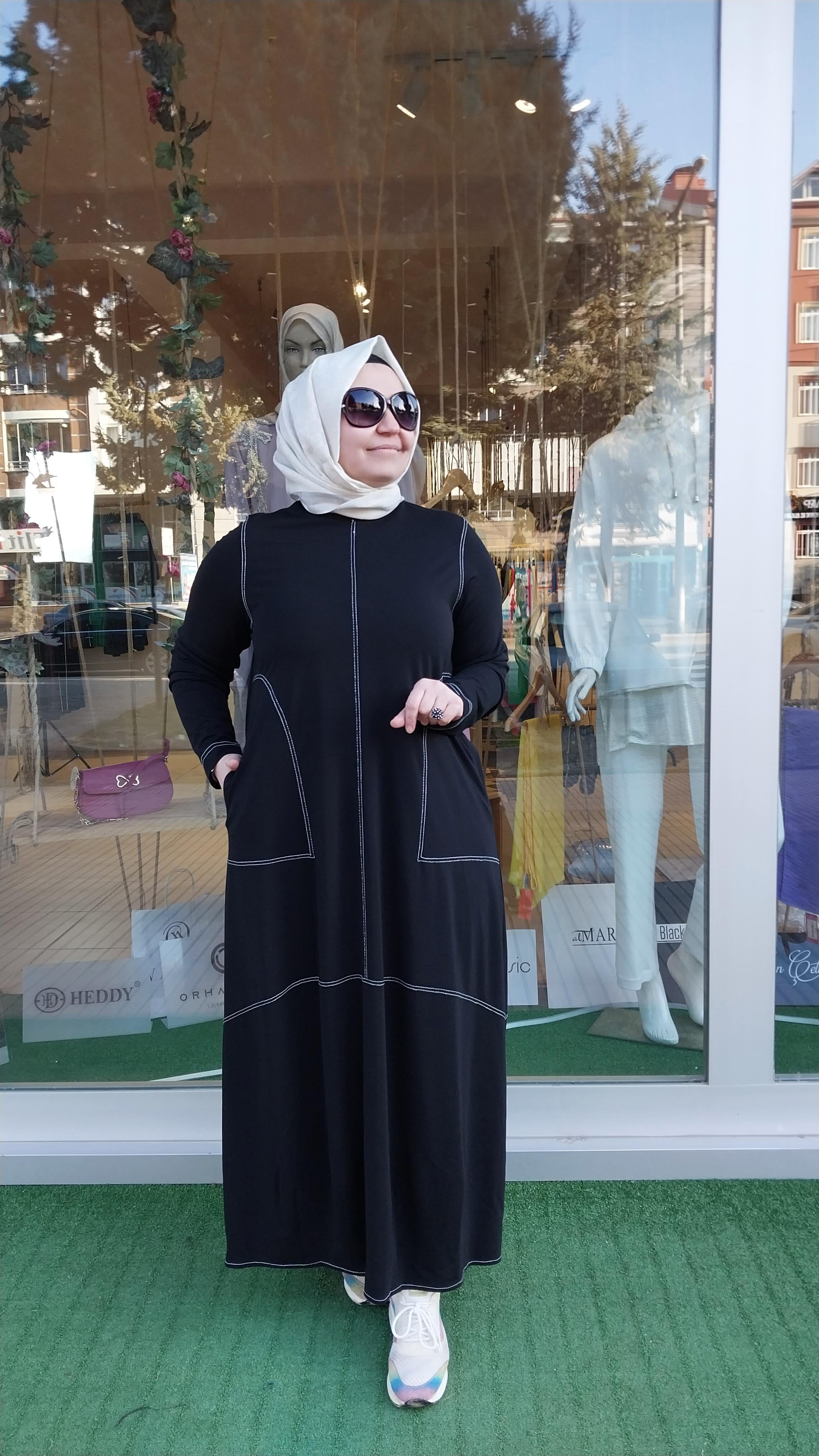 NURCAN ÇETİN CEPLİ BEYAZ DİKİŞ DETAYLI ELBİSE SİYAH 24164 Heddy