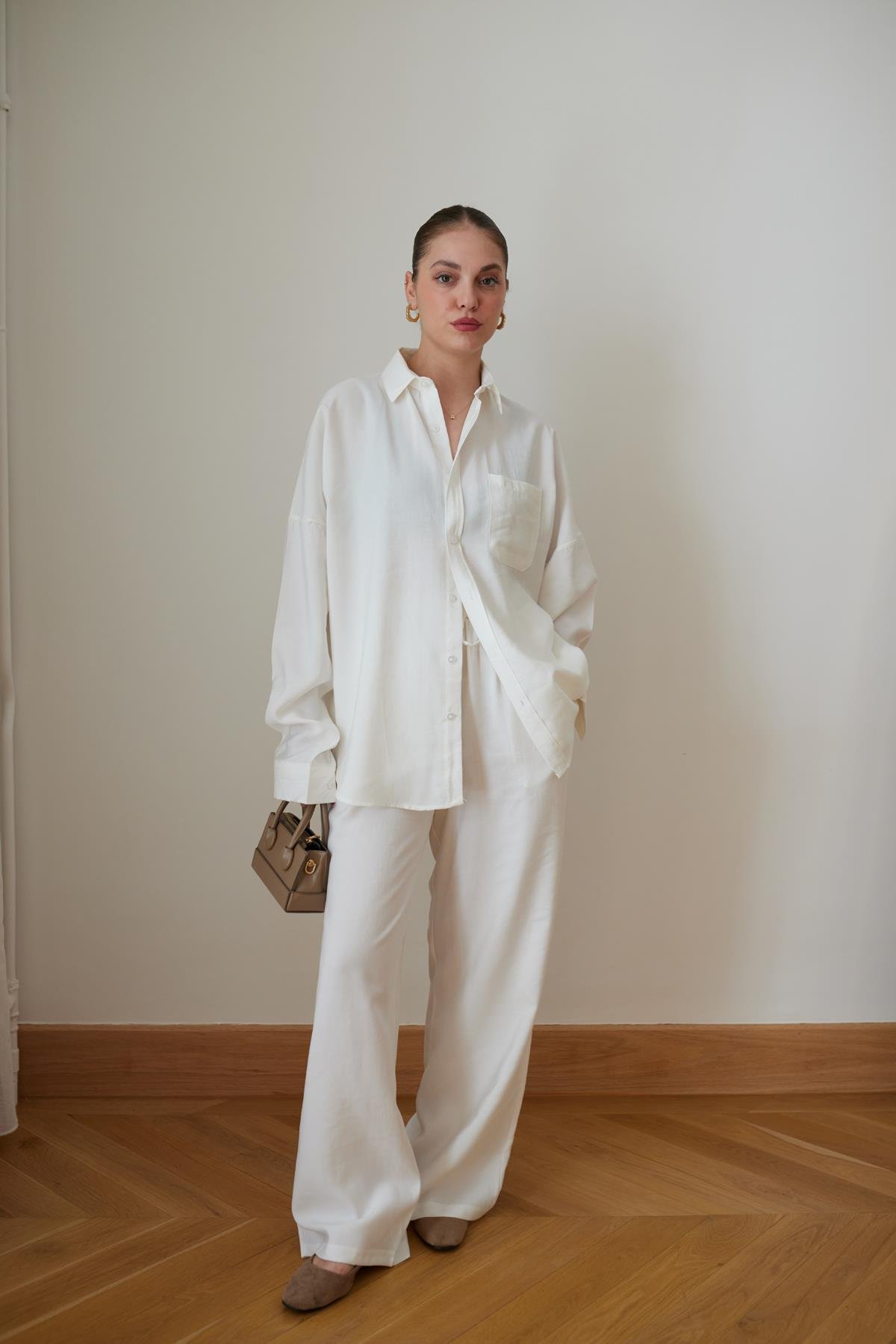 Beyaz Oversize Gömlek Ve Beli Lastikli Pantolon Tensel Takım