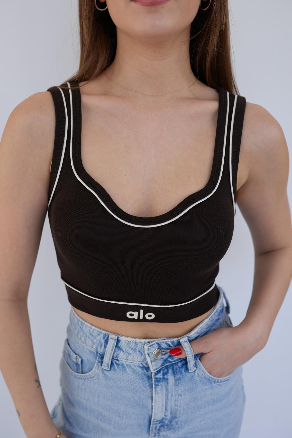 Kahve Kalp Yaka Yazı Nakış Detaylı Crop Bluz