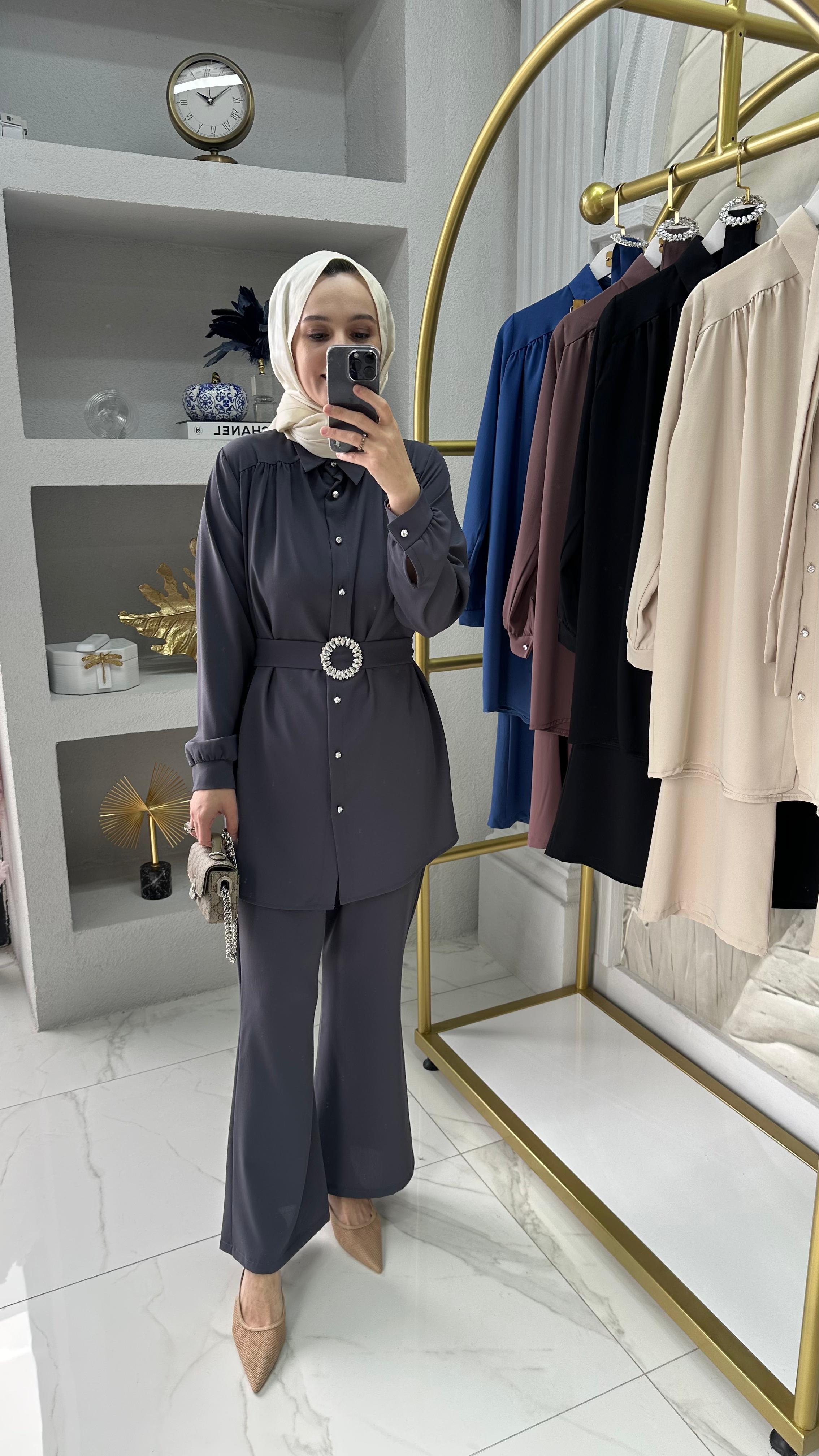 Gardenia Önü Taş Düğmeli Takım 