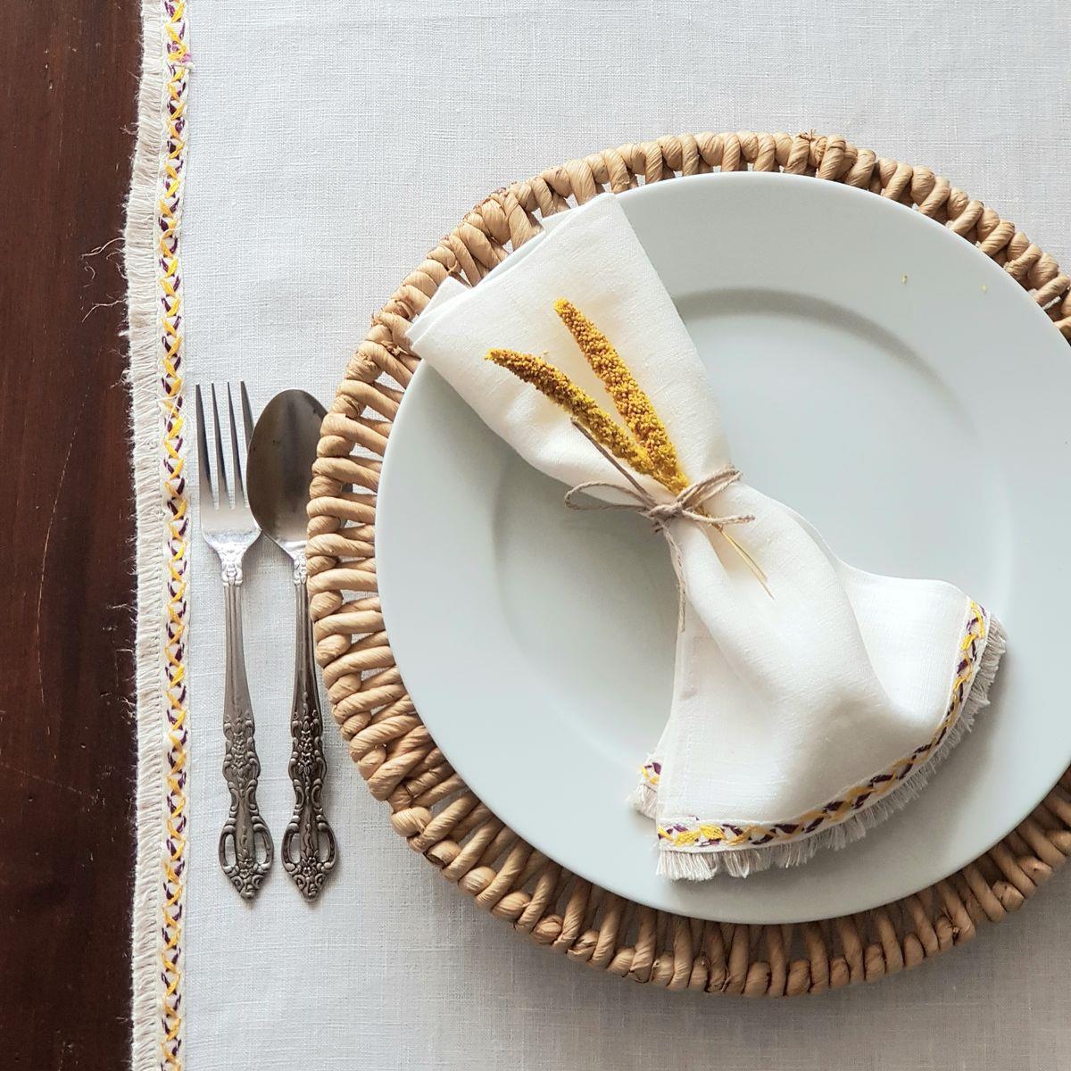 BY139 Table Mat White
