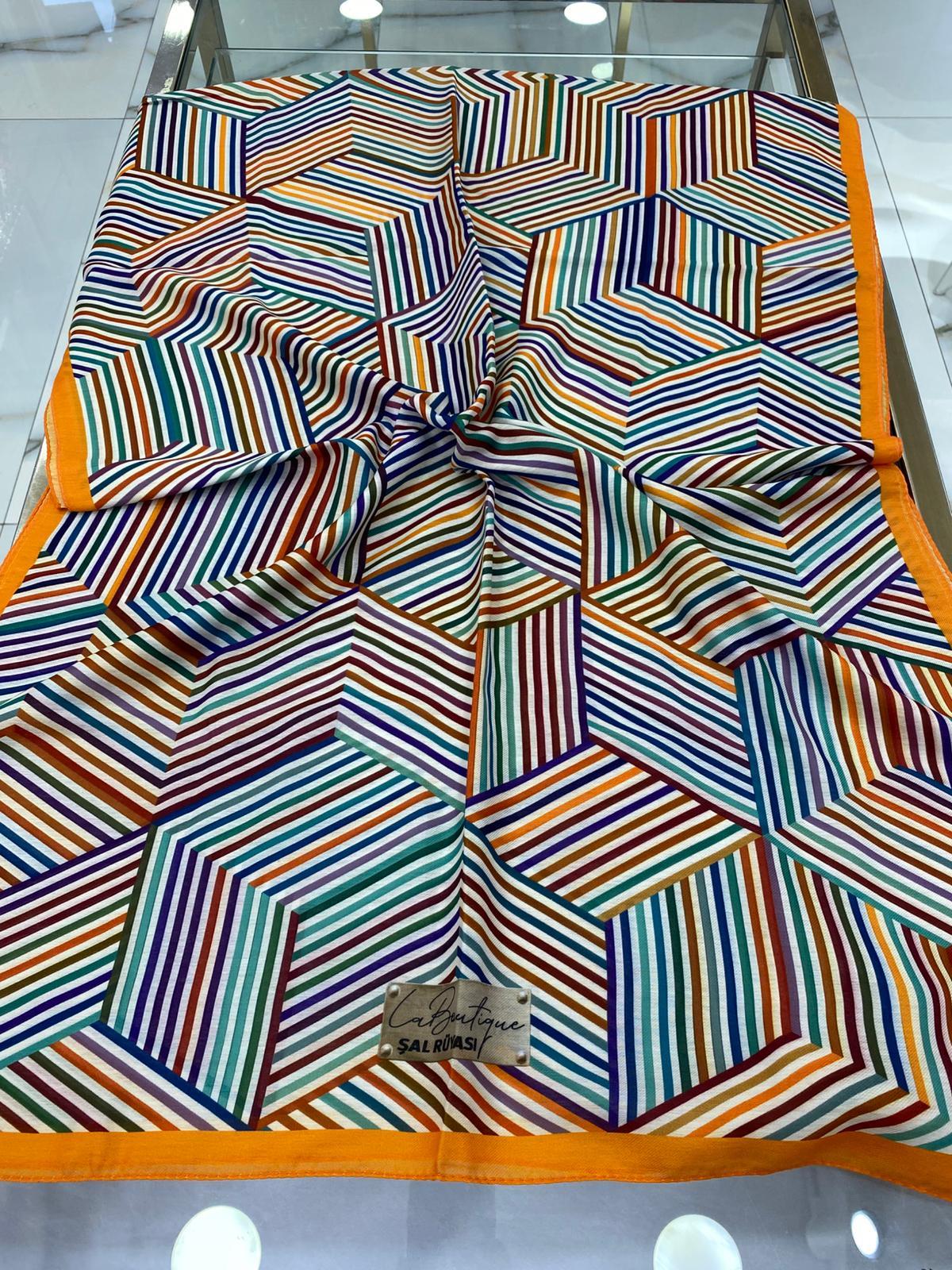 La Boutique Desenli Şal 