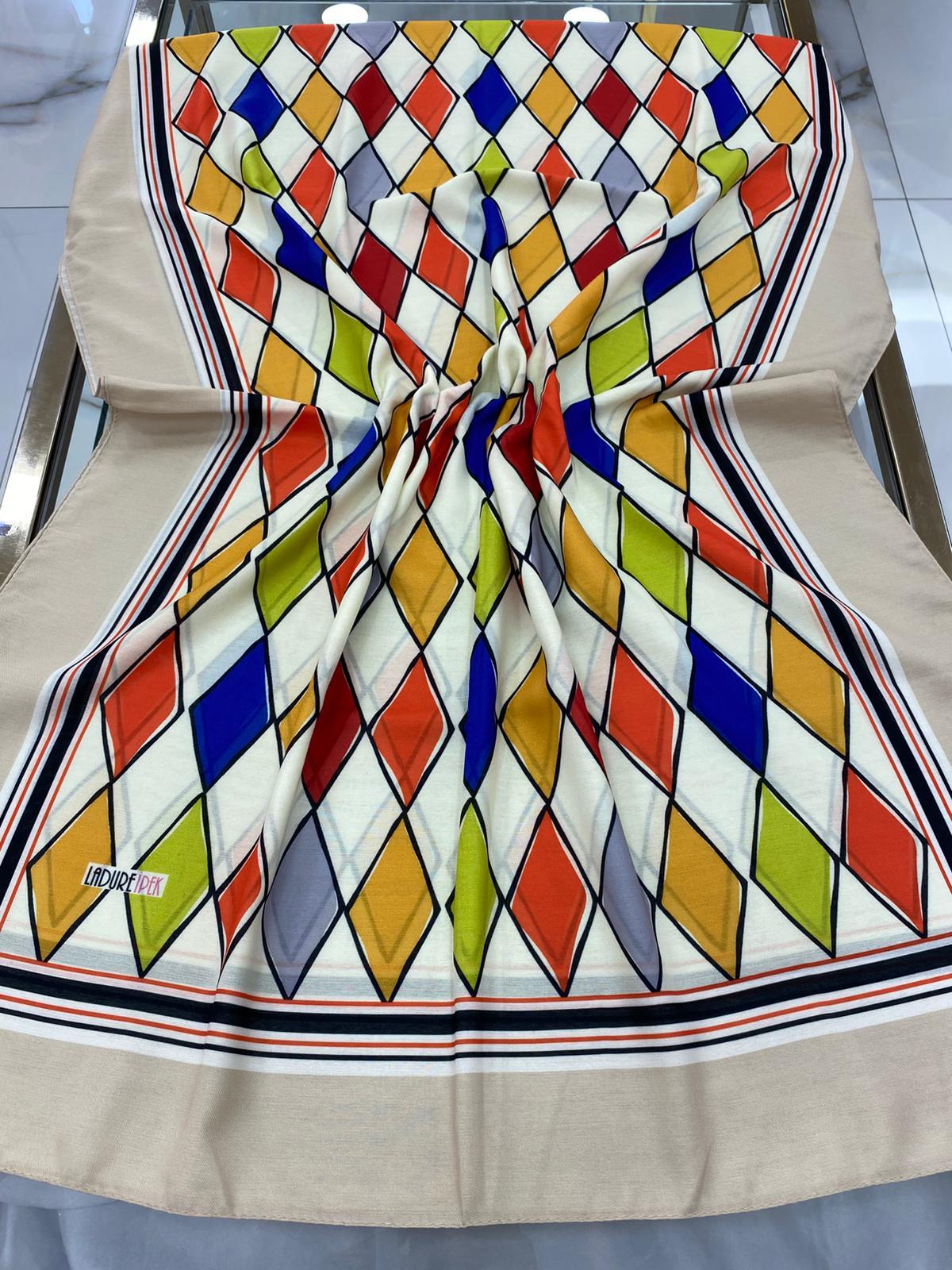 Ladure Desenli Butik Şal -Krem