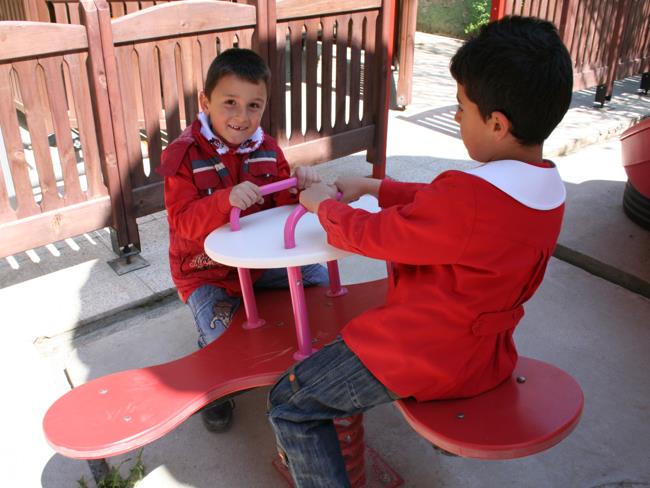 Compact Four-Seater Seesaw – ZP-05