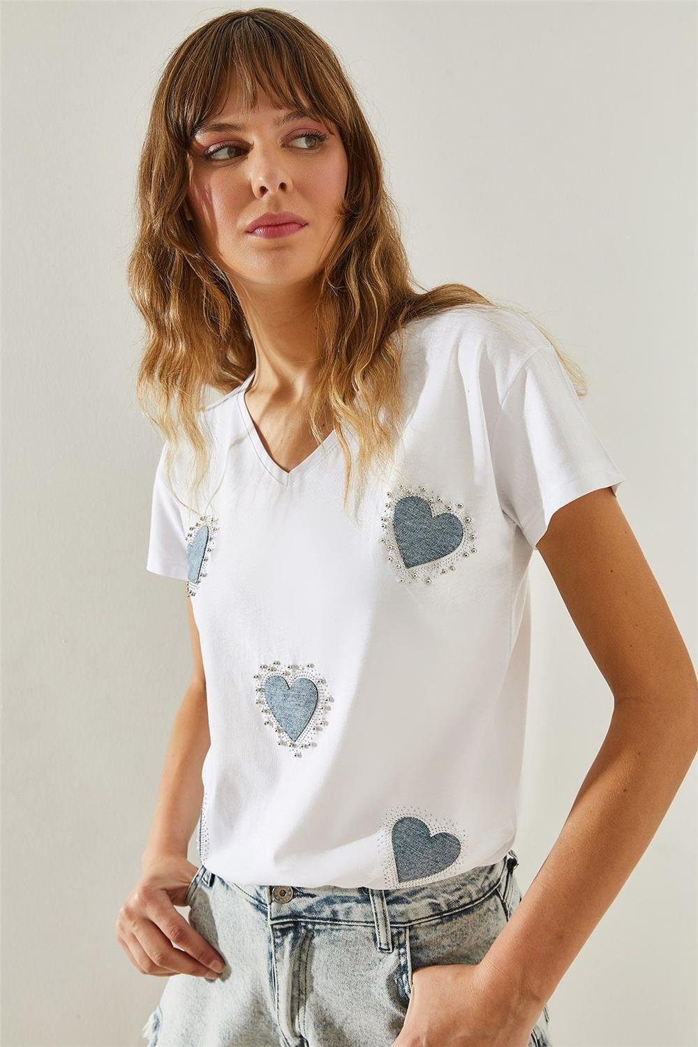 Kadın V Yaka Yaka Kot Kalp Detaylı Taşlı T-Shirt 60251412 - Beyaz