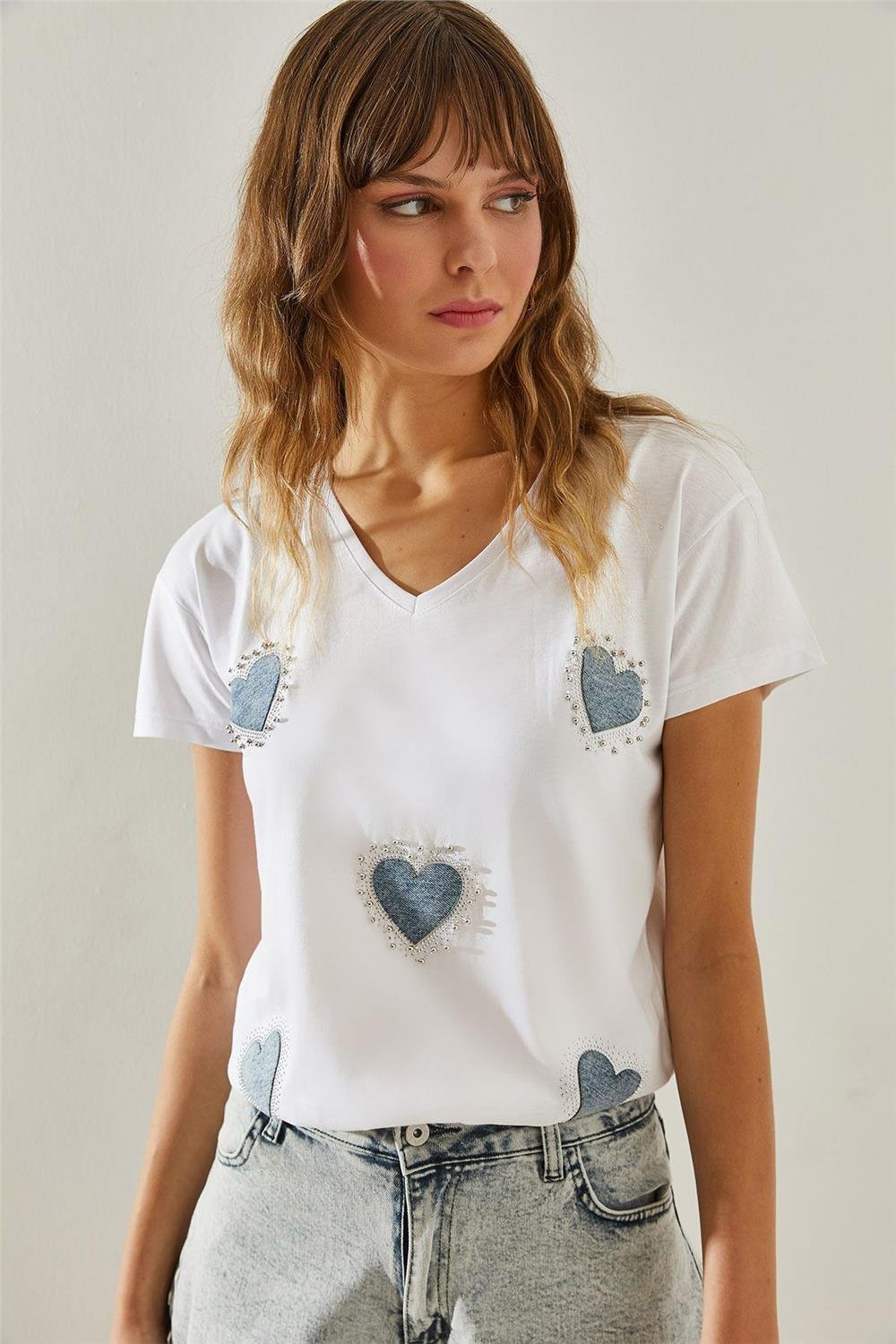 Kadın V Yaka Yaka Kot Kalp Detaylı Taşlı T-Shirt 60251412 - Beyaz