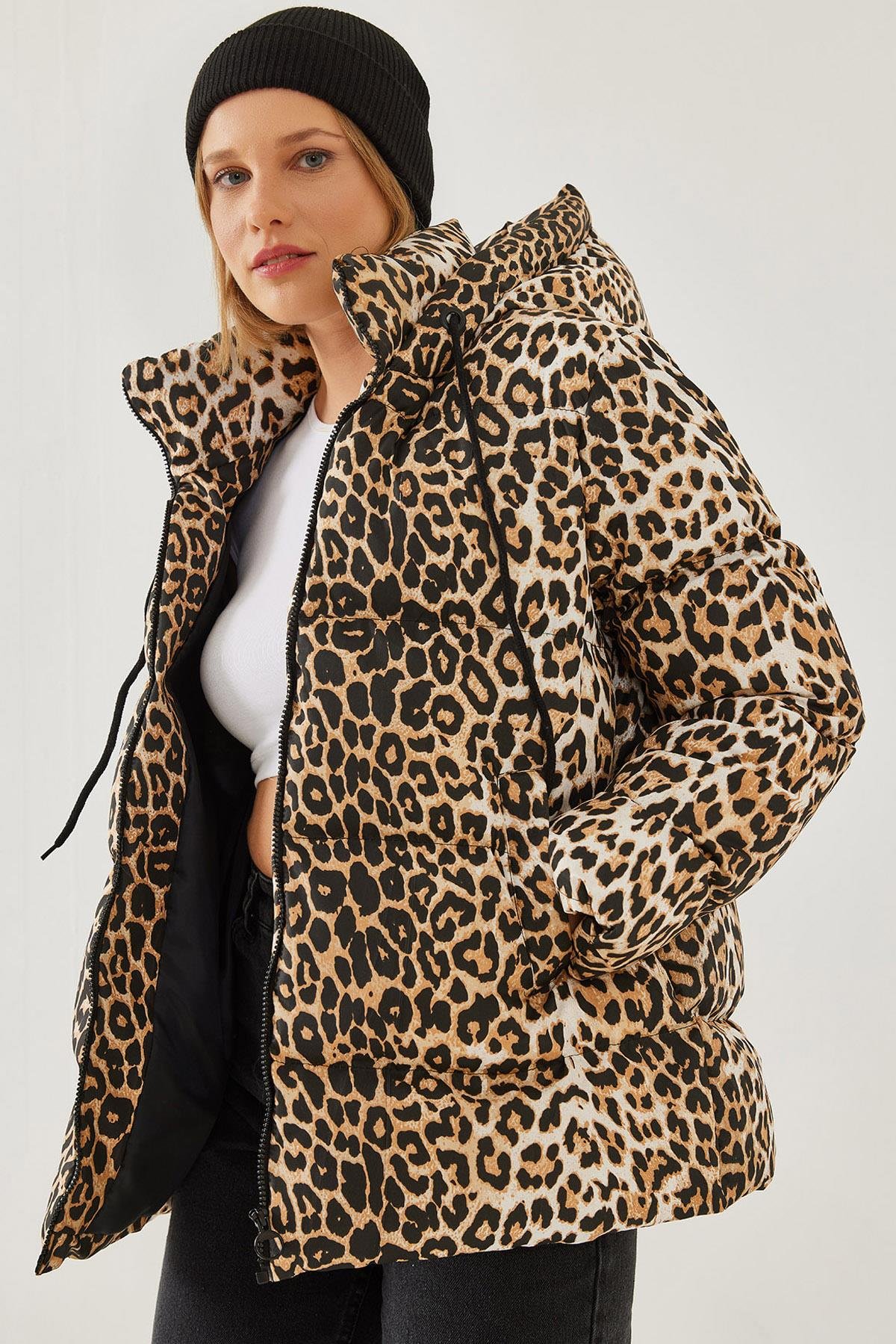Kadın Kapişonu Bağcıklı Leopar Desenli Şişme Mont 2482 60351224