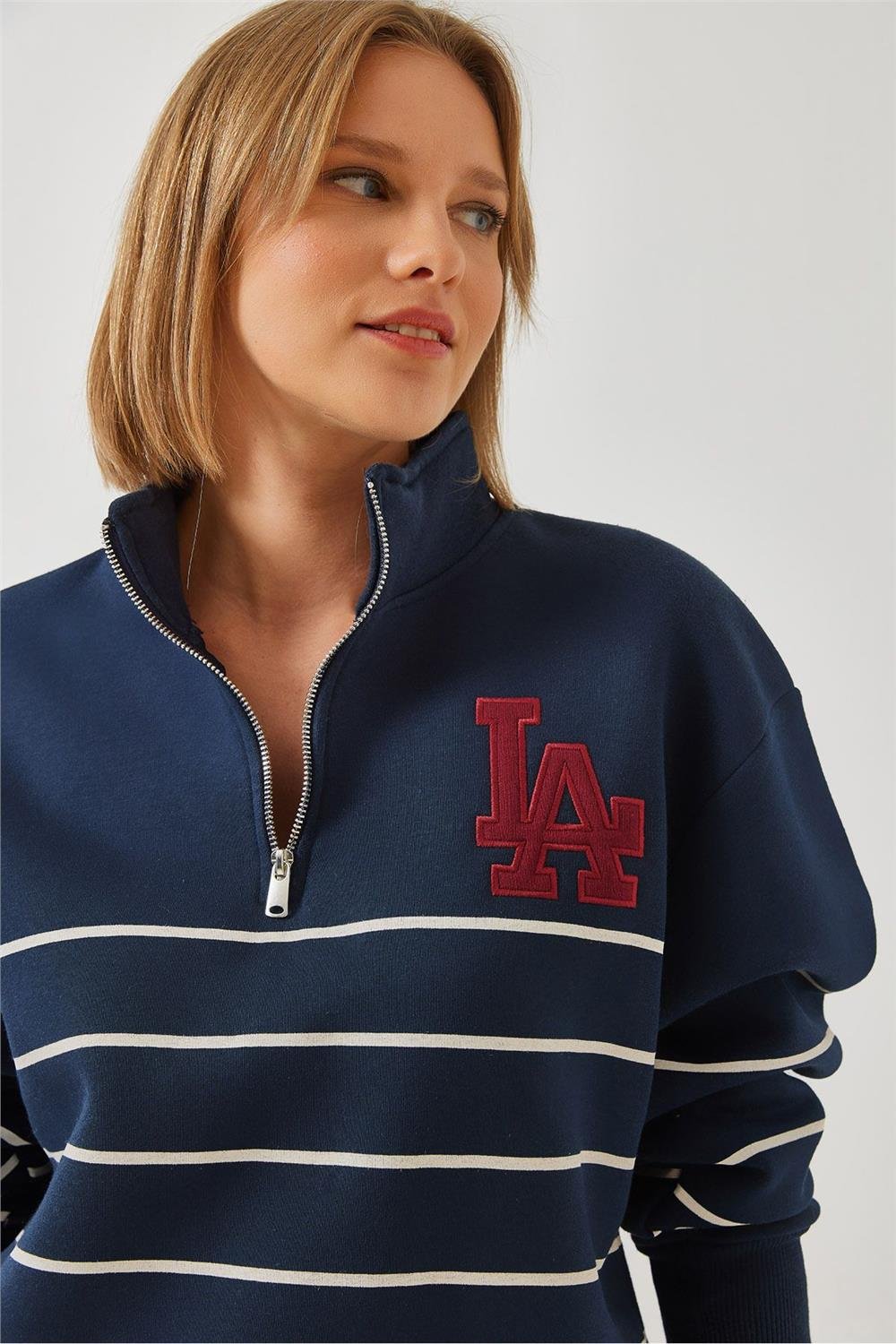 Üç İplik Şardonlu Fermuarlı Nakışlı Çizgili Sweatshirt 6481 60261027 - Lacivert
