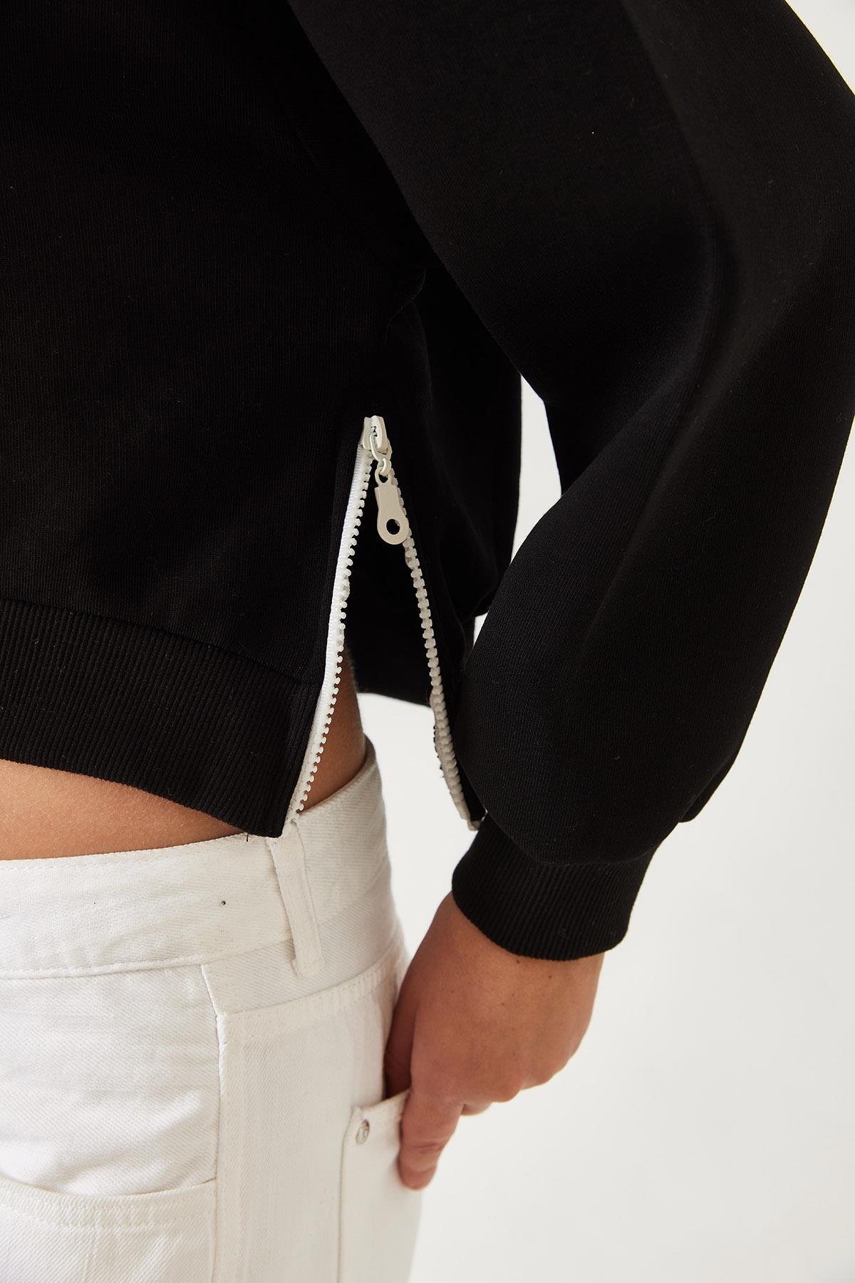 Üç İplik Şardonlu Yanları Fermuarlı Crop Sweatshirt 60261016 - Siyah