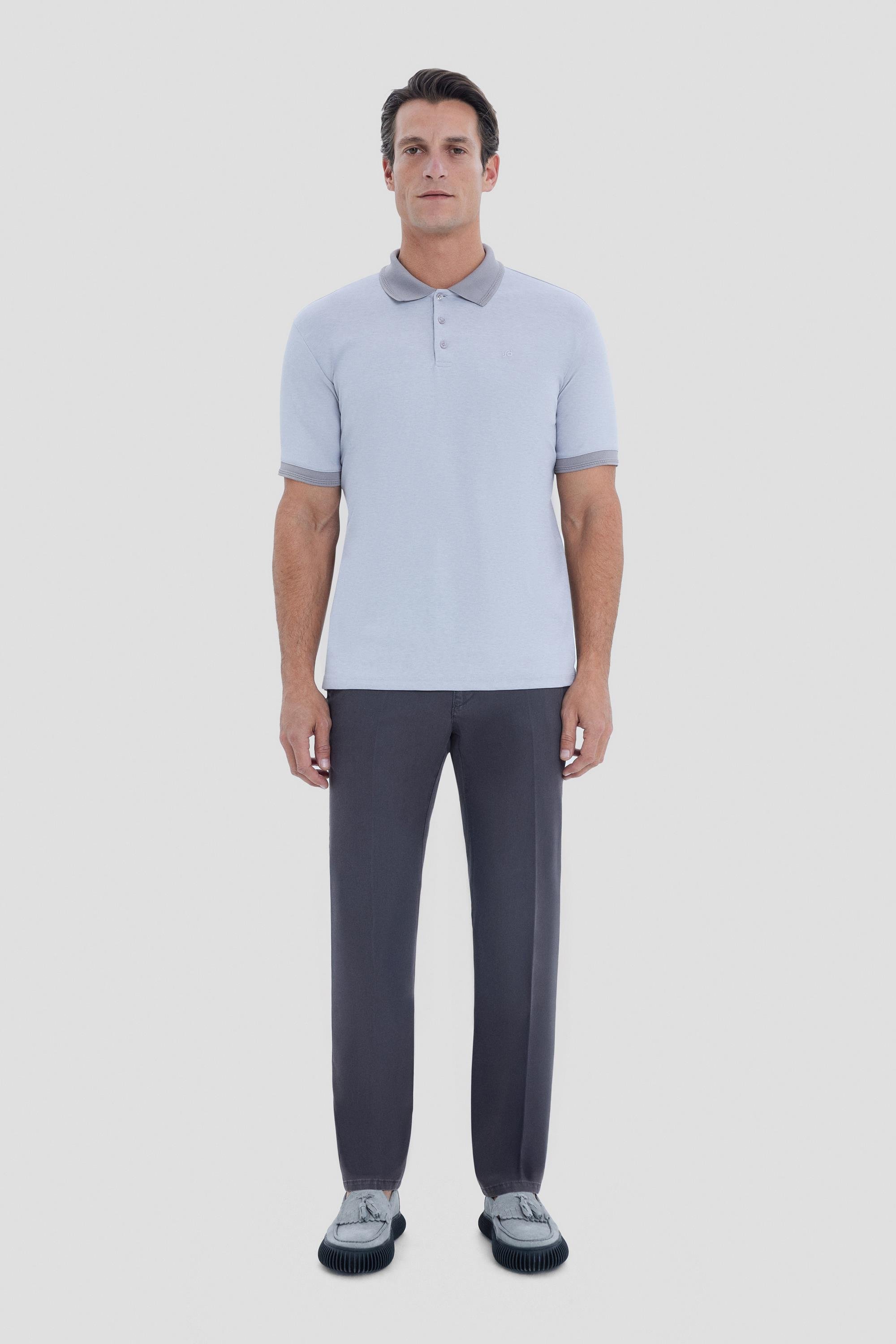 Gri Polo Yaka Erkek Tişört – Regular Fit Mikro Desenli
