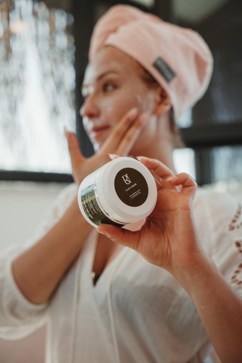 Besleyici, Aydınlatıcı ve Arındırıcı Kil Maskesi 150 ML (Hyaluronıc Acıd - Avacado Oıl) Clay Mask