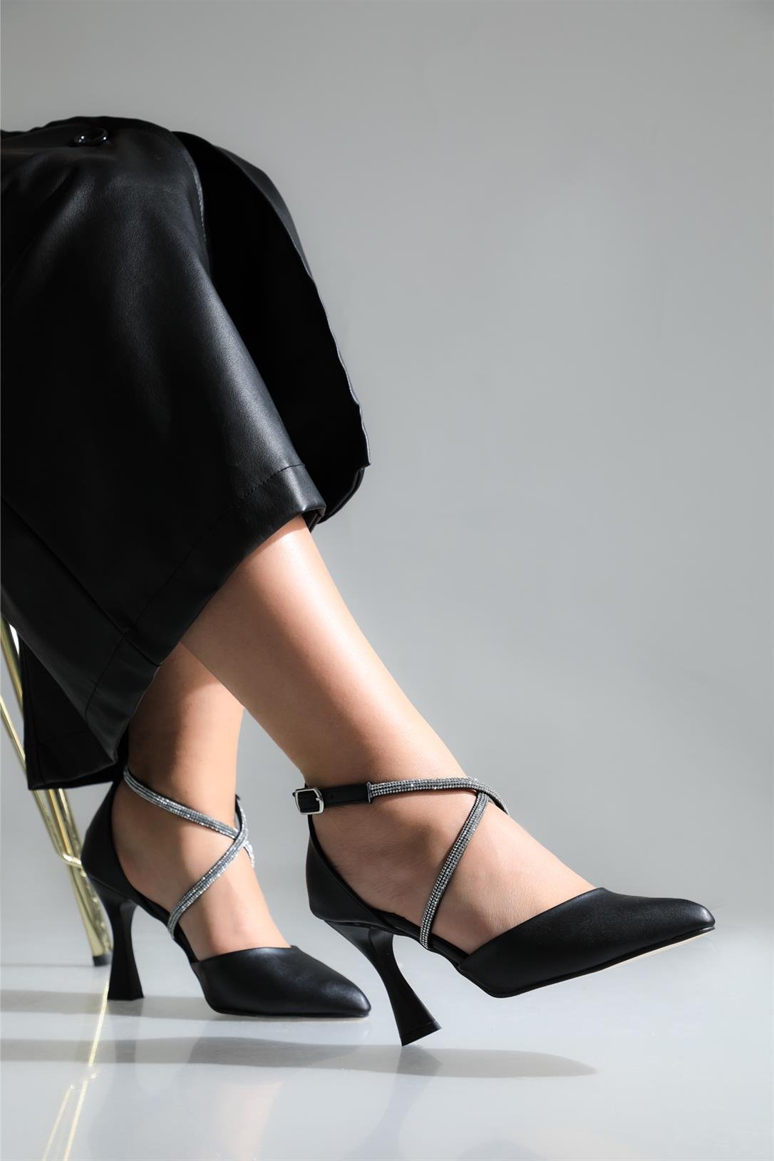 Carla Bella 7 Cm Kadeh Ökçeli Çapraz Taş Bantlı Stiletto Siyah Kadın  Ayakkabı CM130-7 | Ayakkabı City