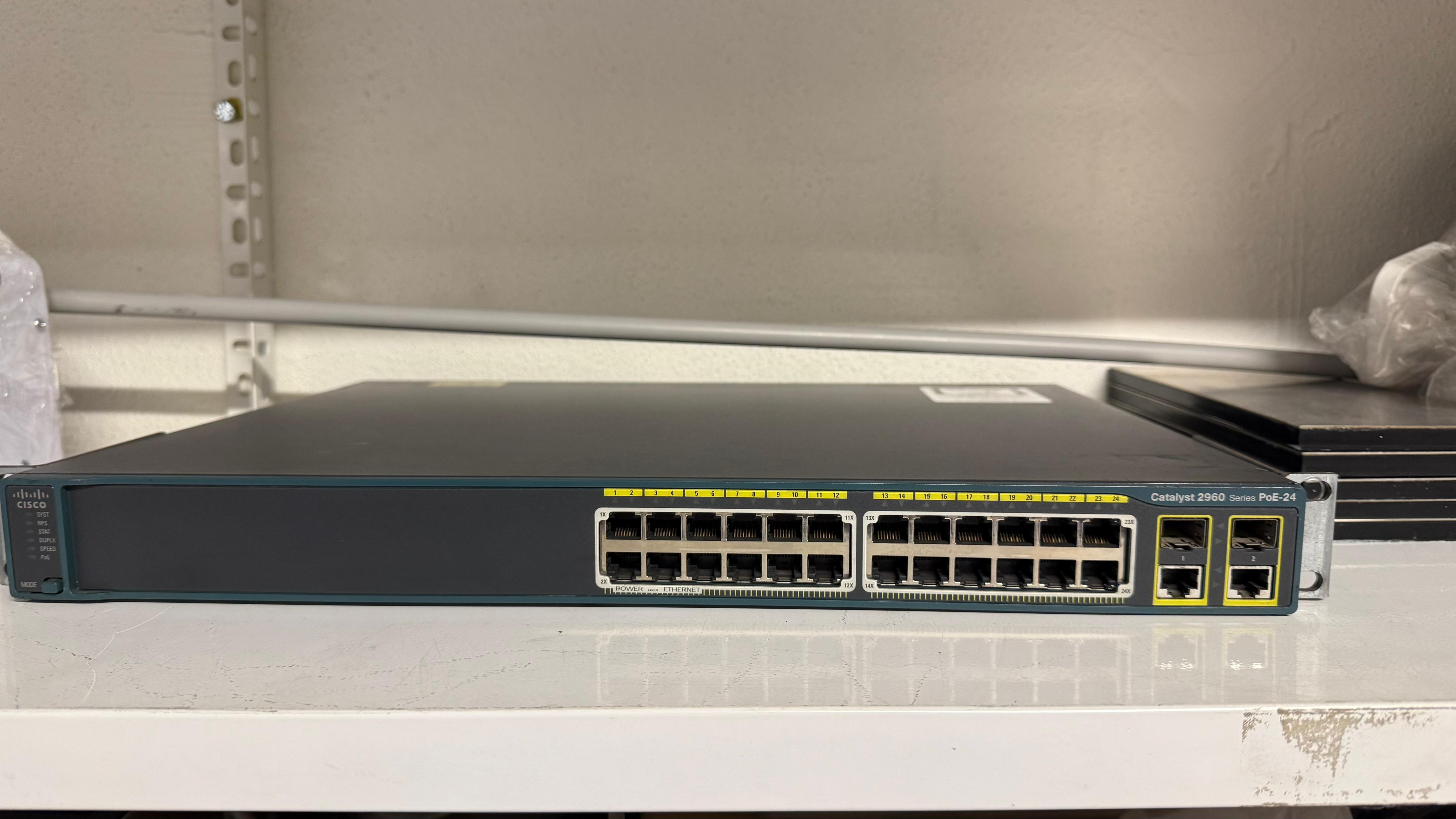 CISCO ANATEL CATALYST 2960 SERİSİ 24-PORT ANAHTAR 100-240 VAC