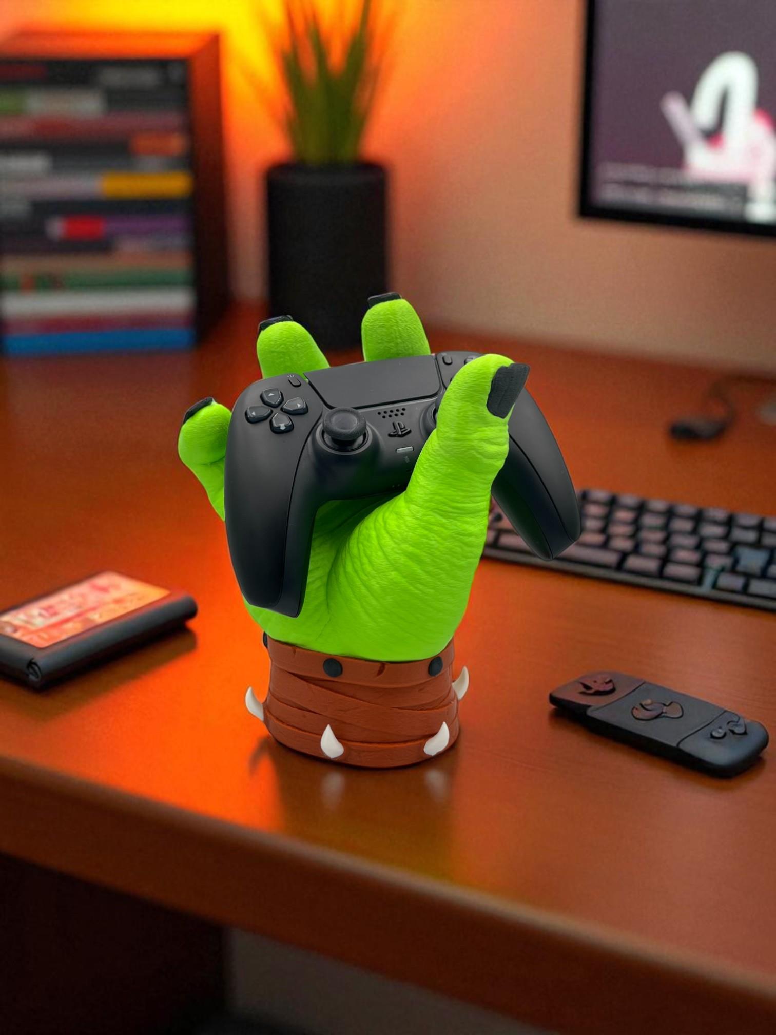 Ork Eli PS/Xbox Tutucu – Elma yeşili PLA+ baskı örneği