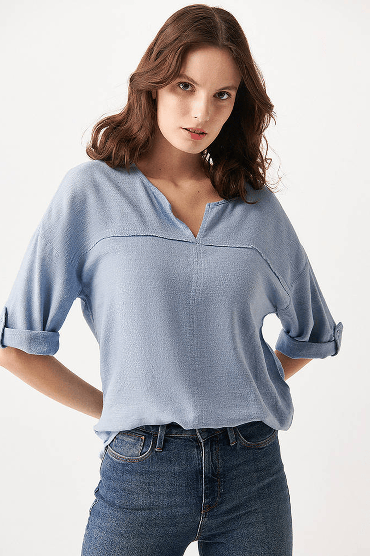 Mavi Regular Fit V Yaka Uzun Kollu Pamuklu Bayan Bluz 121357-70854 Mavi Regular Fit V Yaka Uzun Kollu Pamuklu Bayan Bluz 121357-70854