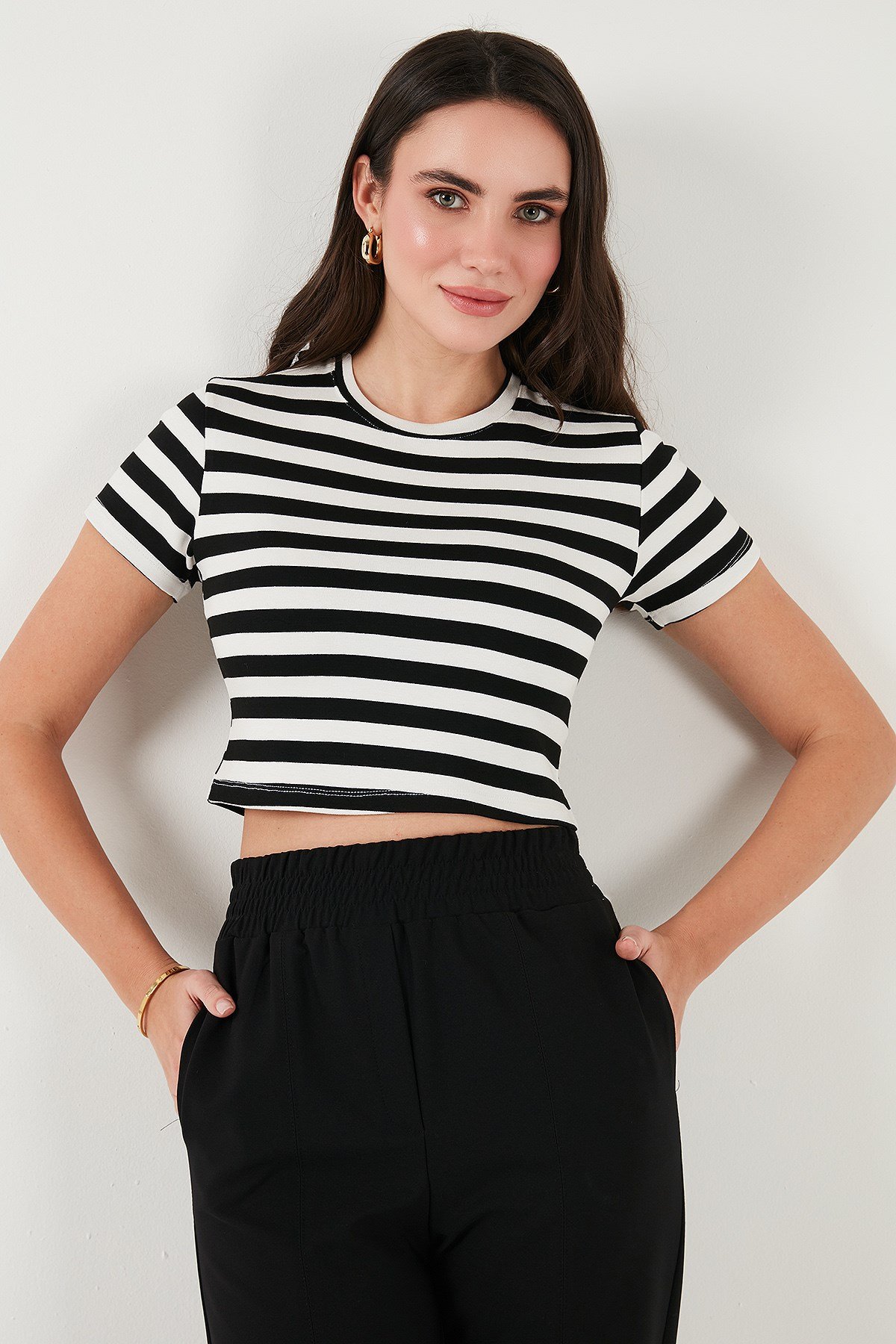 Lela Slim Fit Bisiklet Yaka Çizgili Crop Bayan T Shirt 5866110 SİYAH