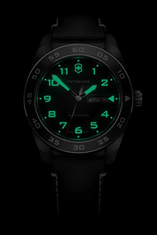 Saat Victorinox 202041 Chrono Erkek Kol Saati Chrono Classic