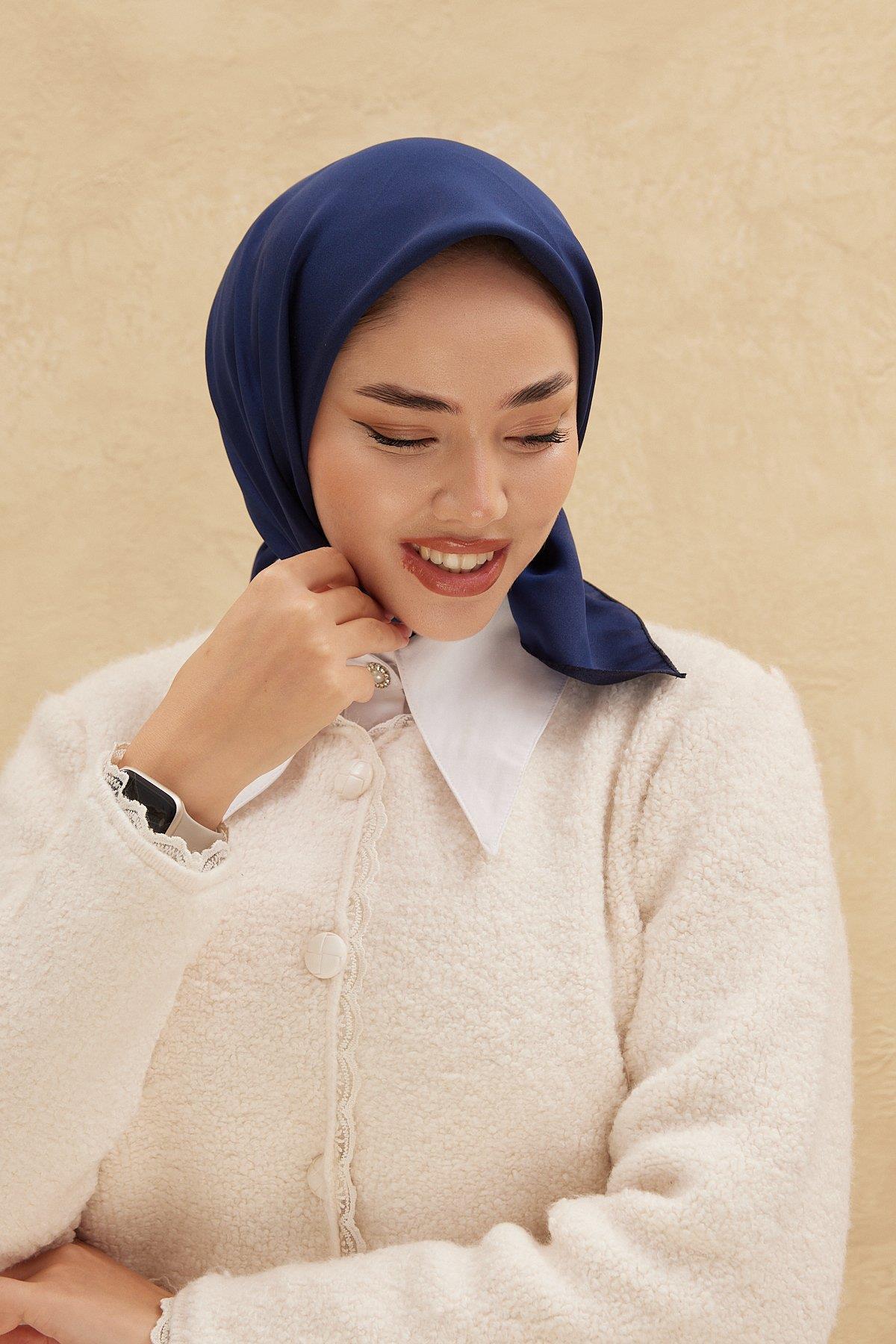 SOL soonerorlater SPARKLING SCARF NAVY Silkhome Shiny Navy Blue