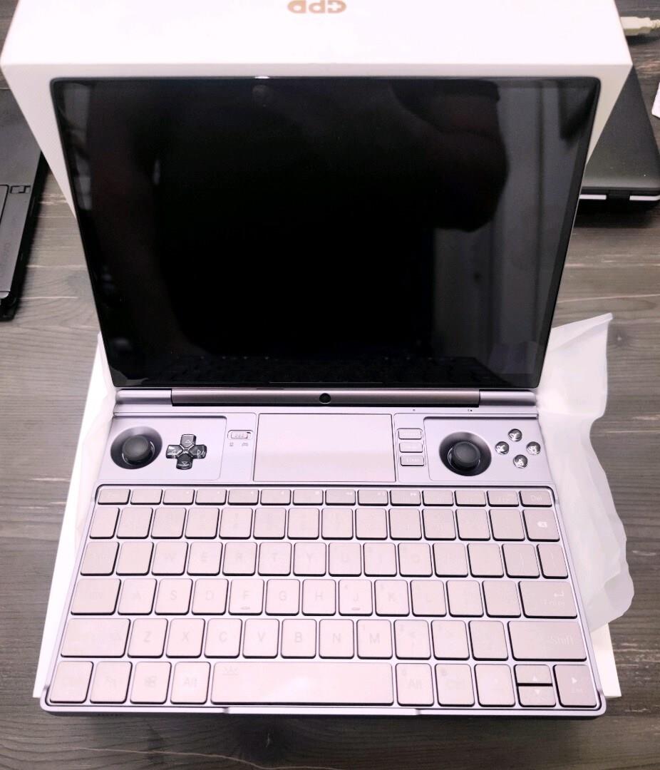 GPD Win Max 2 - 2023 [AMD Ryzen 7 7840U-64GB+2TB ]
