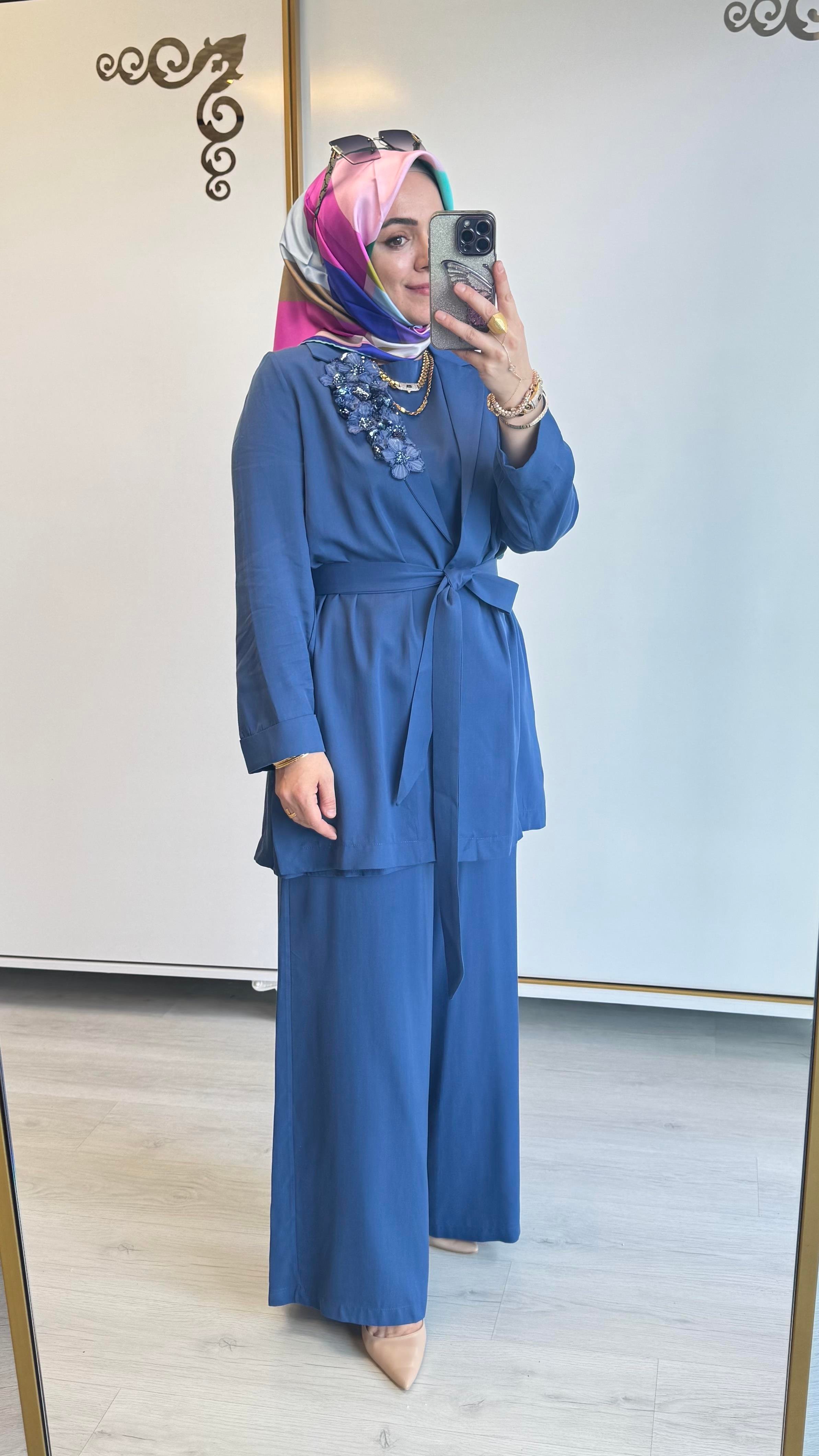 Nurcan Çetin Üçlü Ceketli Takım Mavi - 1042 Nurcan Çetin Üçlü Ceketli Takım Mavi - 1042