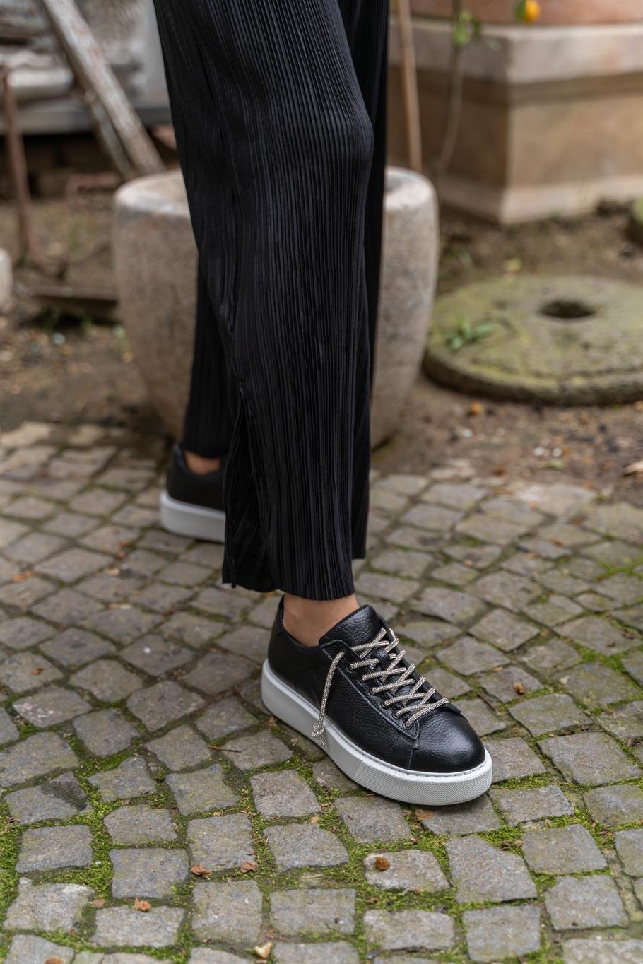 Casey logo sales tape leather sneaker