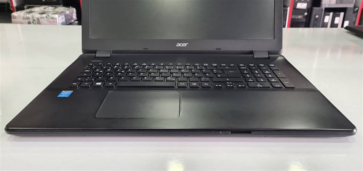 Acer TravelMate P2 P276 Core i5 4210u 8 Ram 240 SSD 17,3 2.El Notebook