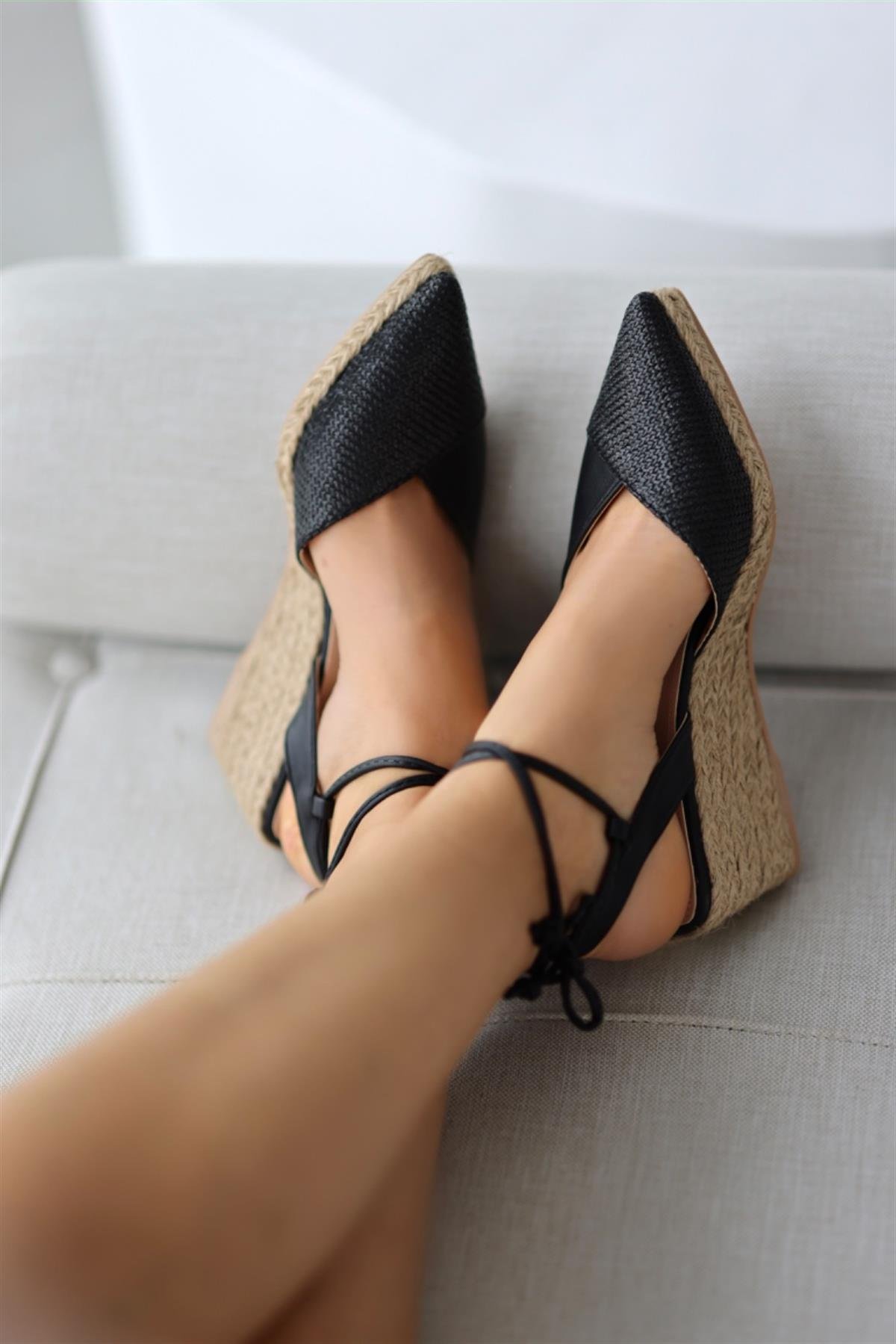 Amatis Kısa Dolgu Topuk Hasır Detaylı Kadın Ayakkabı - SİYAH