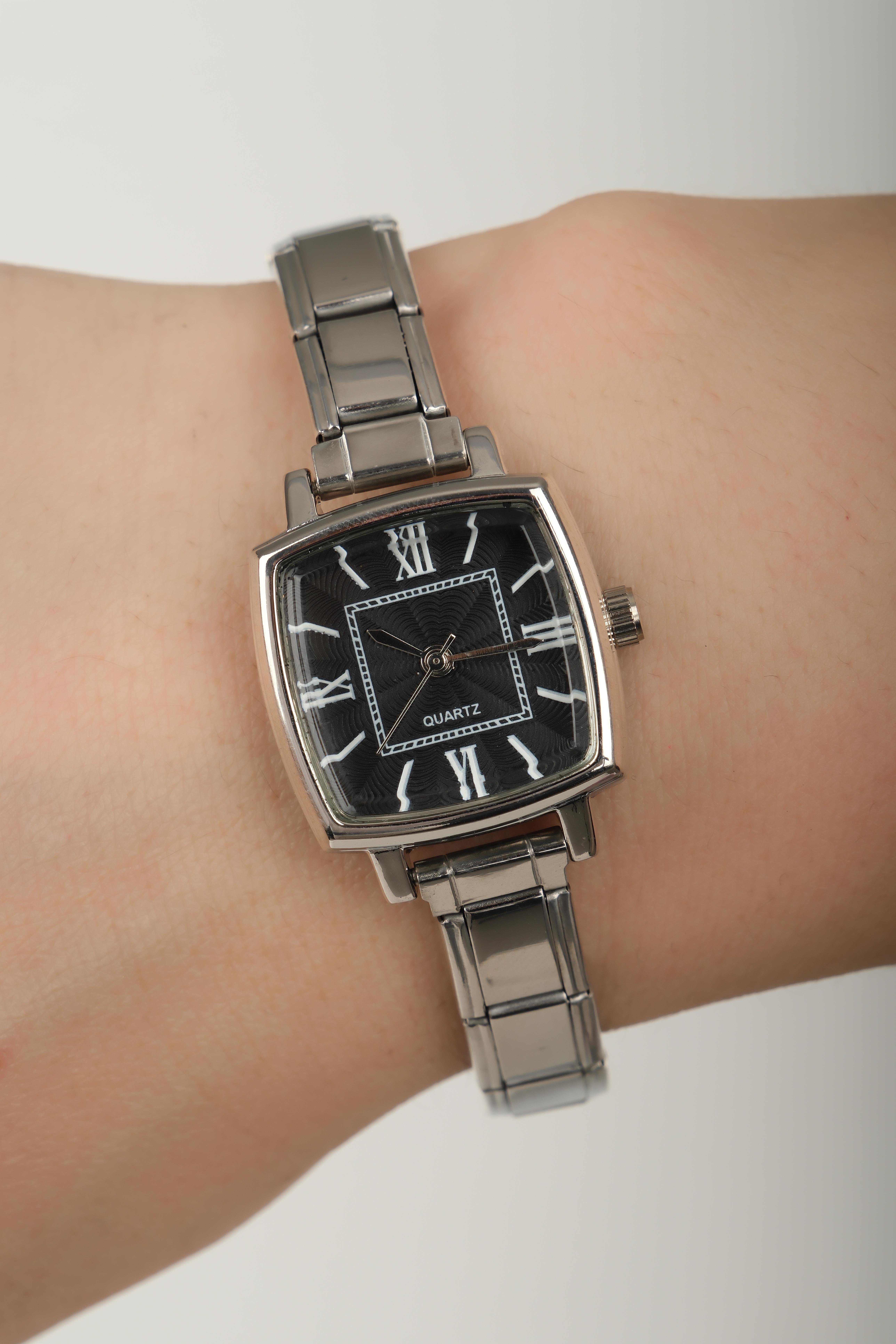 Diora Silver Siyah Kadın Vintage Çelik Kol Saati