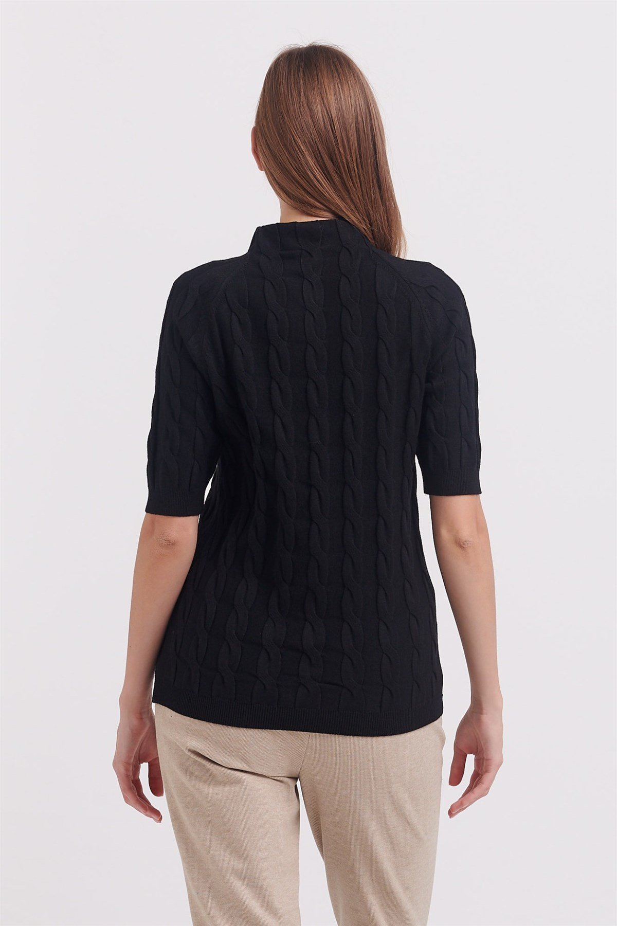 Half sleeve outlet knitted sweater
