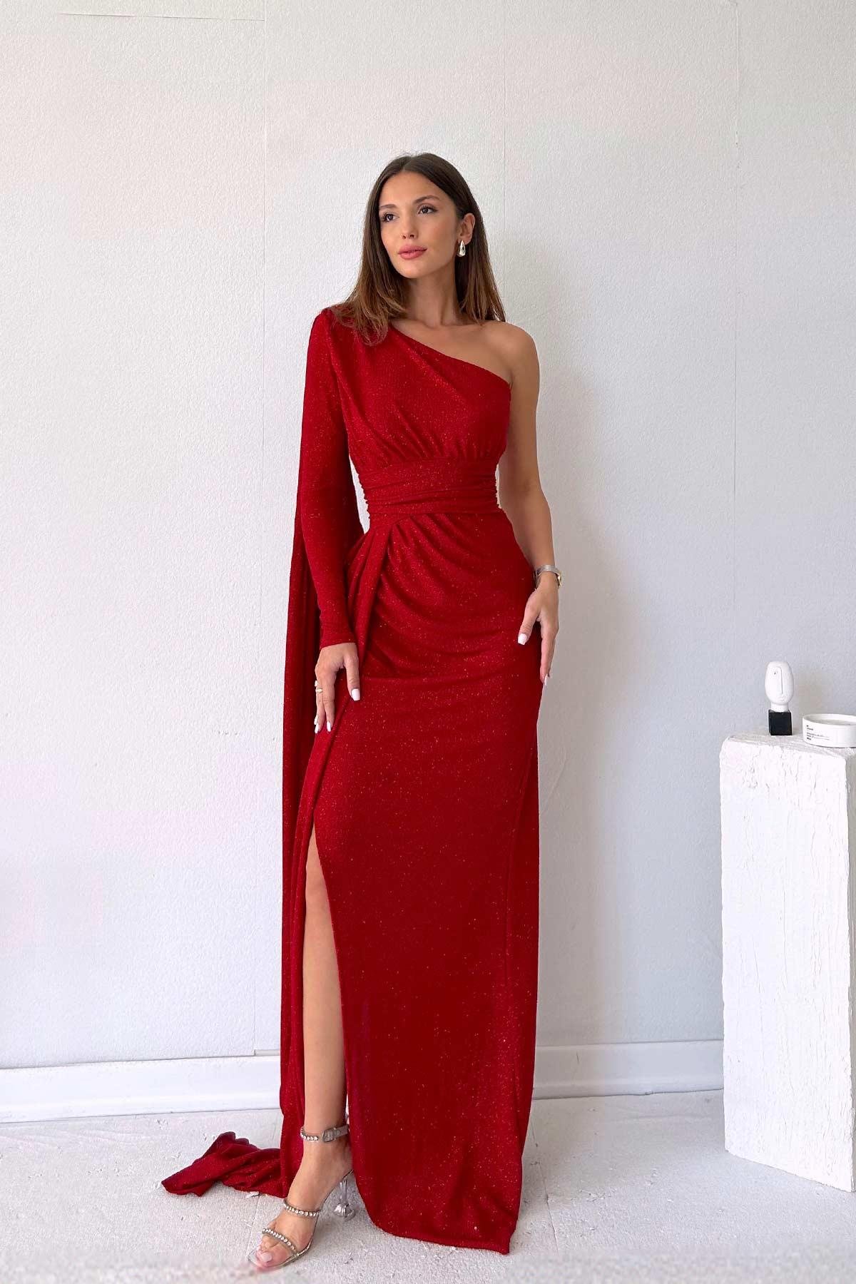 Tek Kol Kuyruk Detaylı Simli Uzun Kadın Abiye Elbise - Kırmızı | Trend&Şık  Tasarımlar | minetanbutik.com.tr