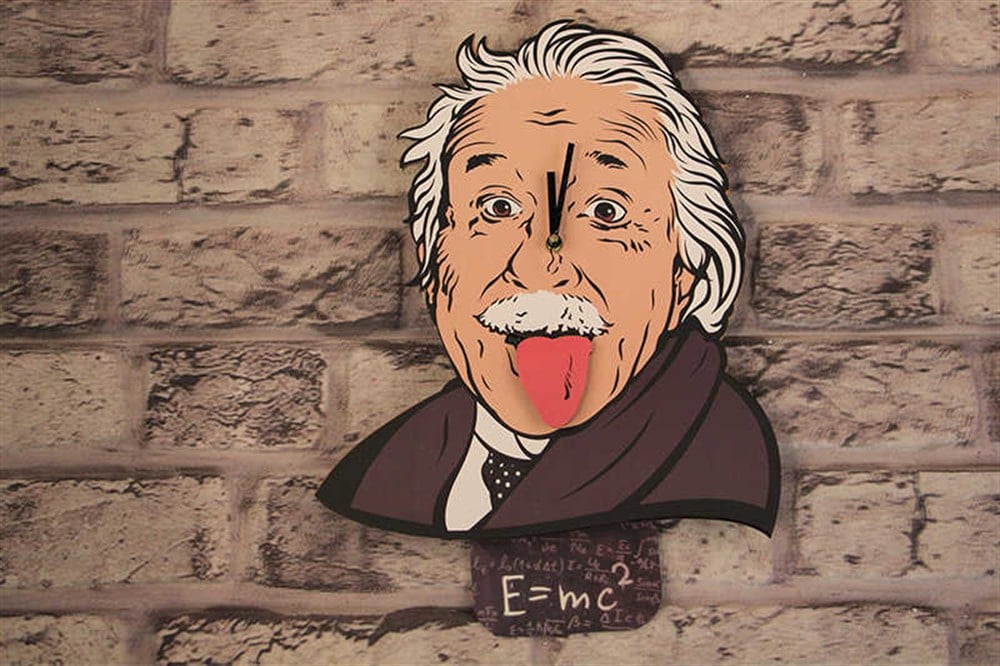Saat Sarkaçlı Einstein