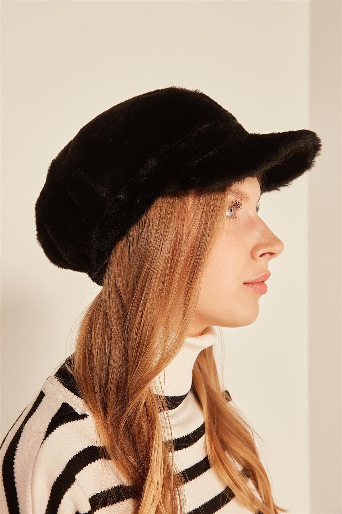 Kadın Siyah Peluş Kasket Şapka - Butik Buruç