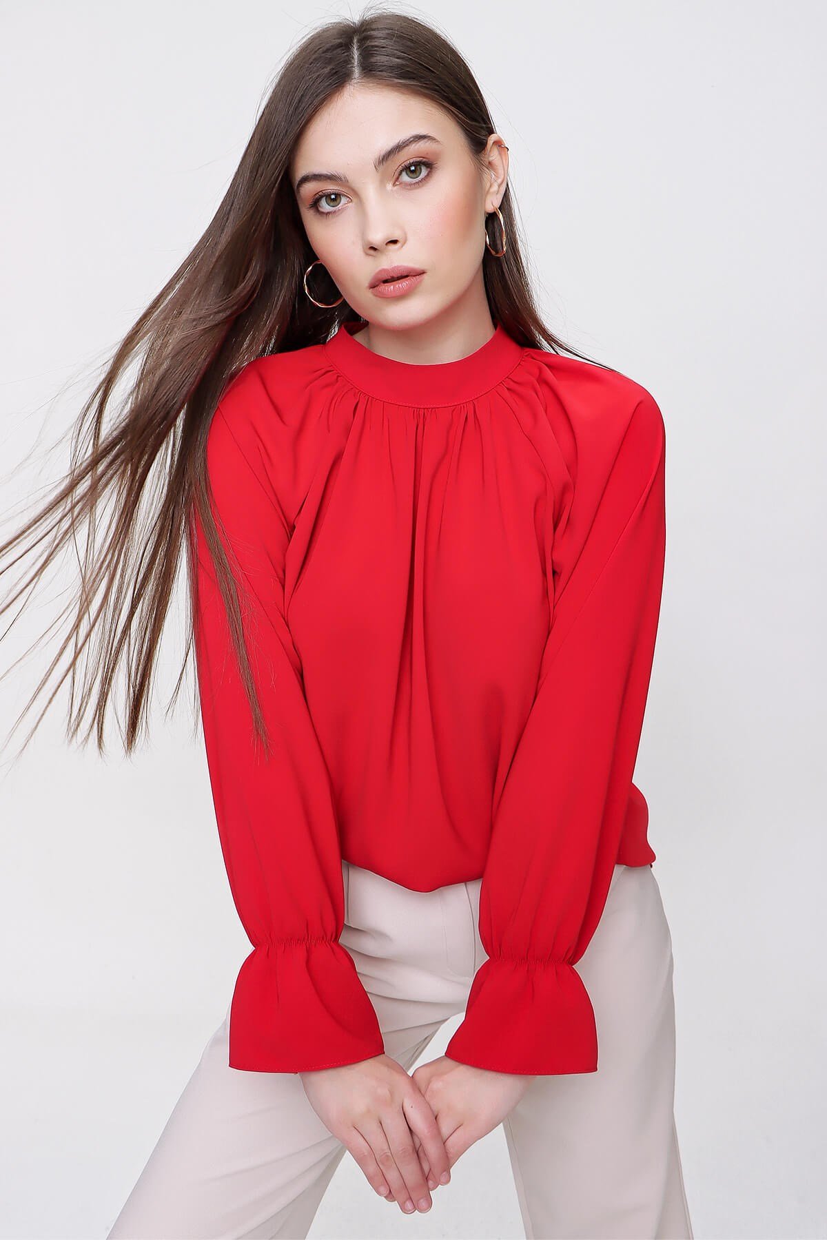 Kadın Kırmızı Yaka Büzgülü Kol Lastikli Bluz - Butik Buruç