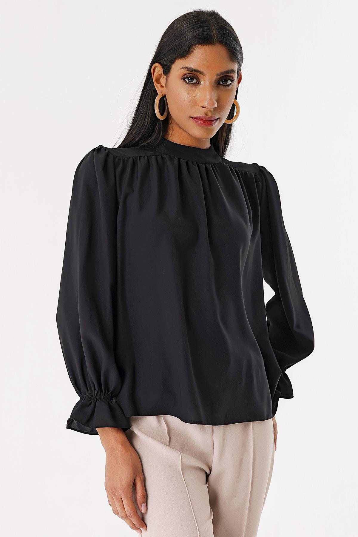 Kadın Siyah Dik Yaka Kolu Lastikli Şifon Bluz - Butik Buruç