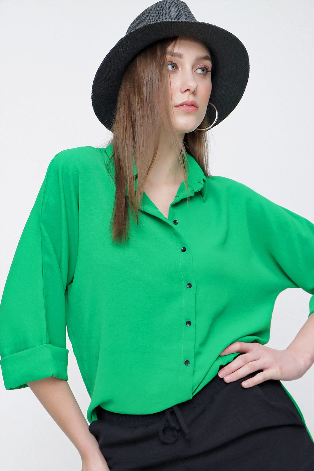 Kadın Yeşil Önü Kısa Arkası Uzun Kapri Kol Gömlek - Butik Buruç