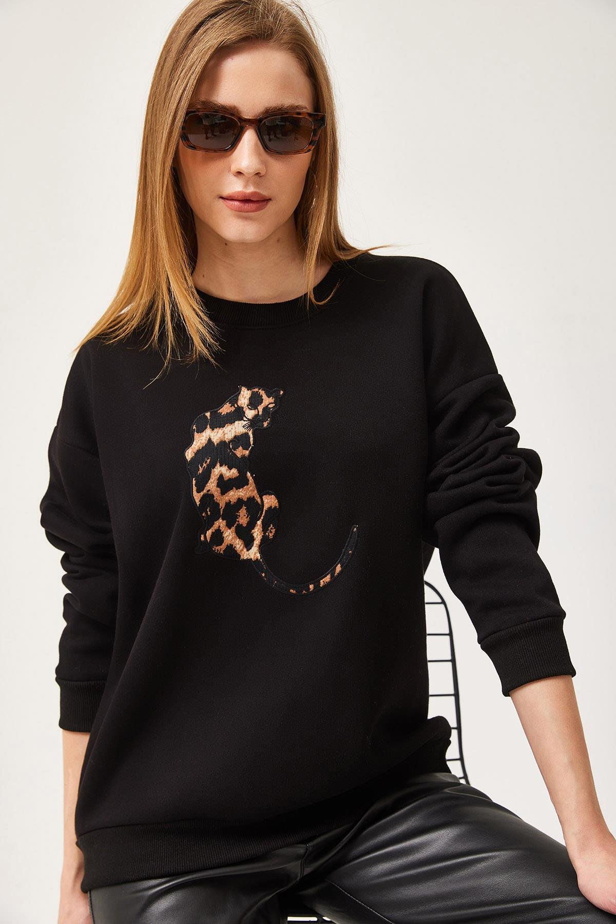 Leopar Baskılı Üç İplik Şardonlu Sweatshirt Siyah