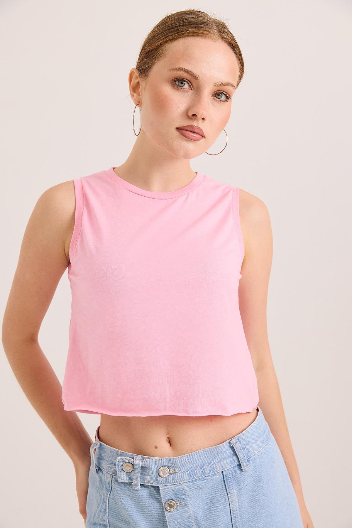 Sıfır Kol Yuvarlak Yaka Havalı Crop Tshirt Pembe