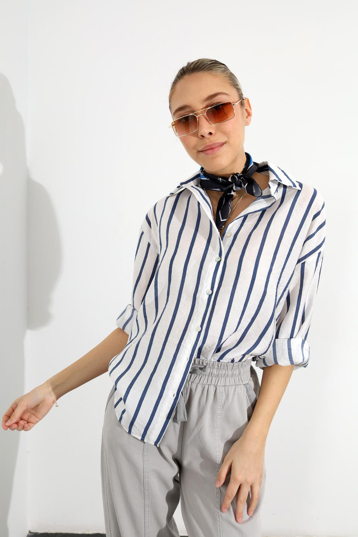 Beyaz Dikey Çizgili Gömlek 34109