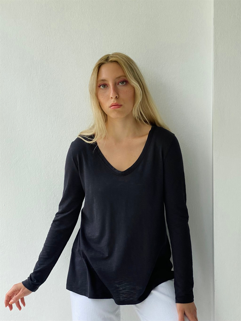 Retrobird V -Neck Cotton And Modal Fabric Woman Thin Long Sleeve T -Shirt