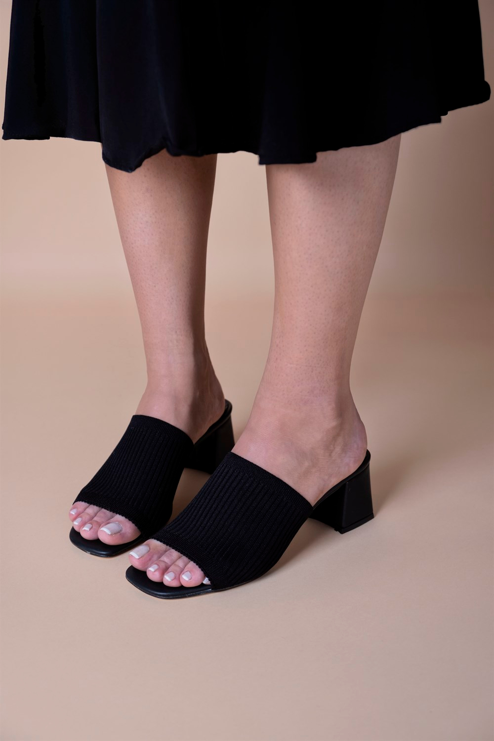 Fiona Model Tek Bant Triko Topuklu Terlik Siyah