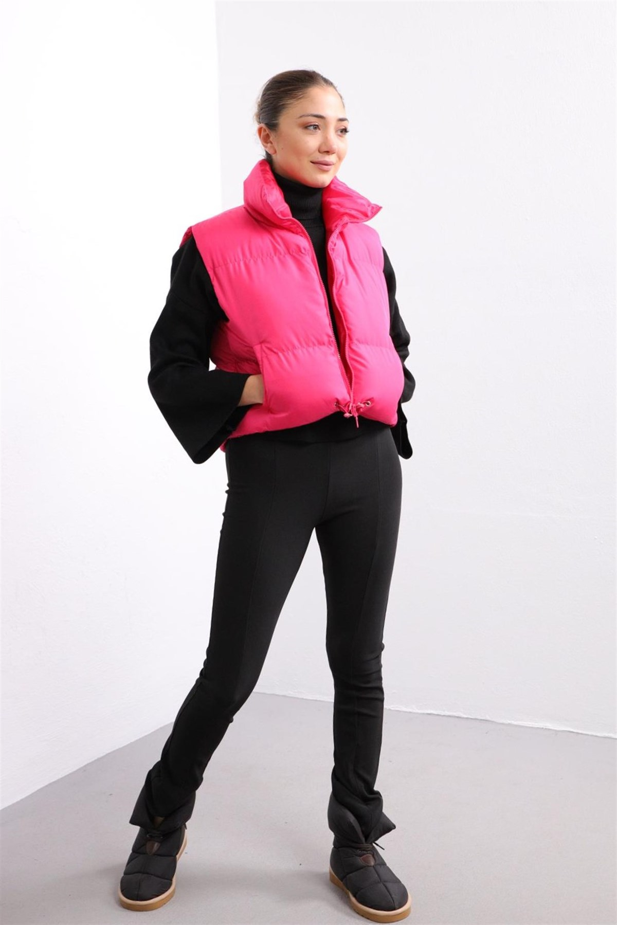 Black Cropped Puffer Vest - Saman Butik