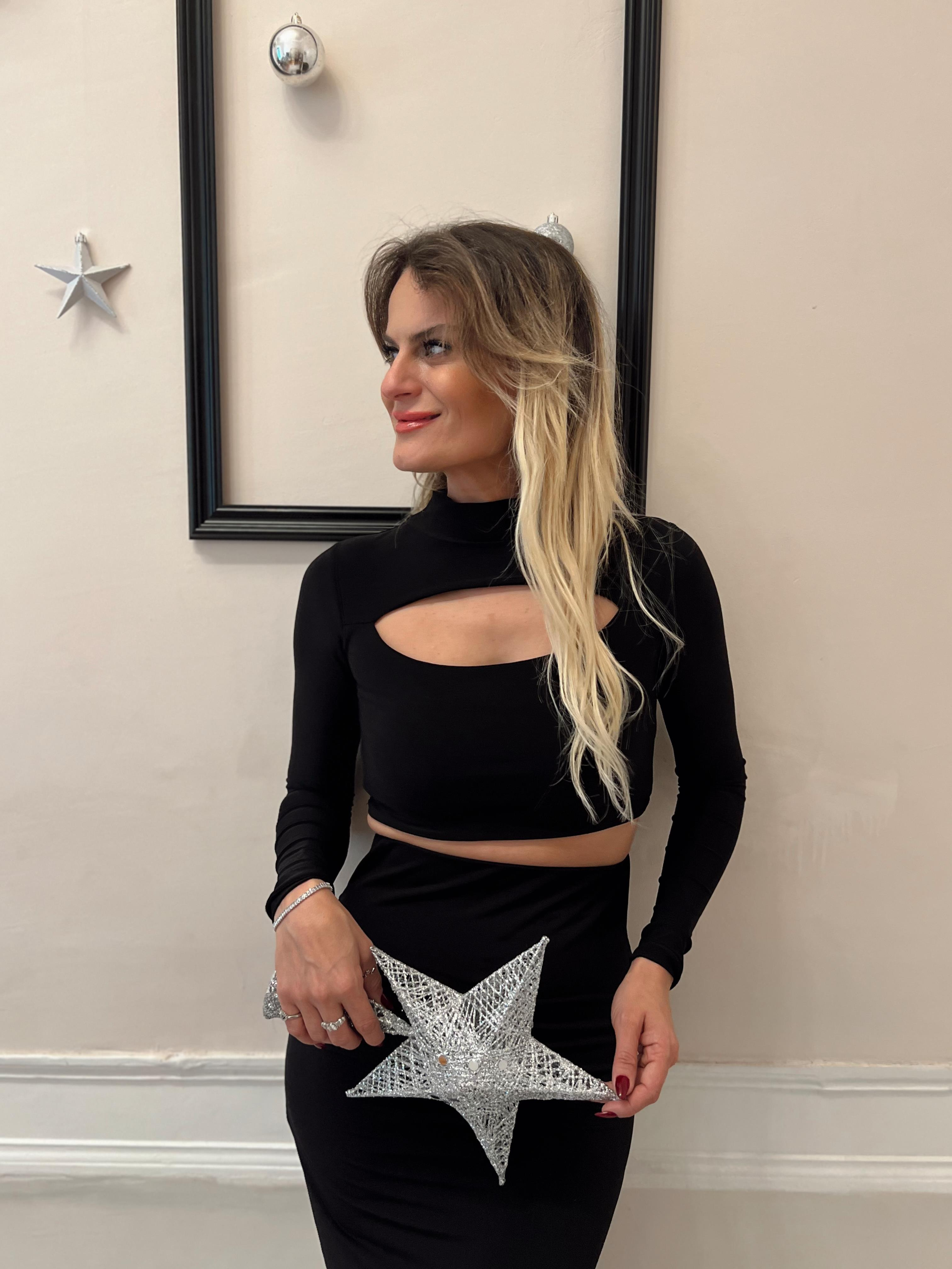 SİYAH PENCERE DETAY CROP BLUZ · 3