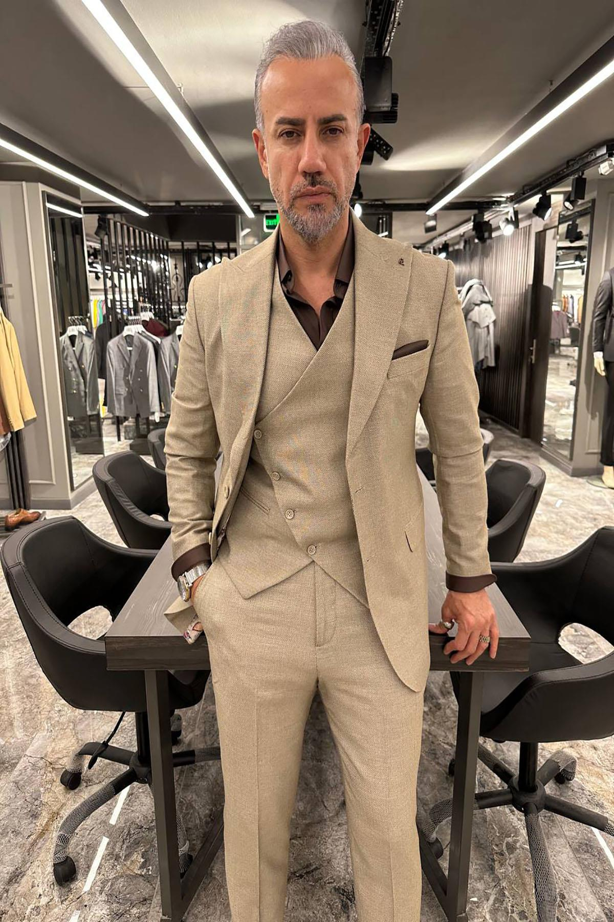 horizontal-vest-wide-neck-vest