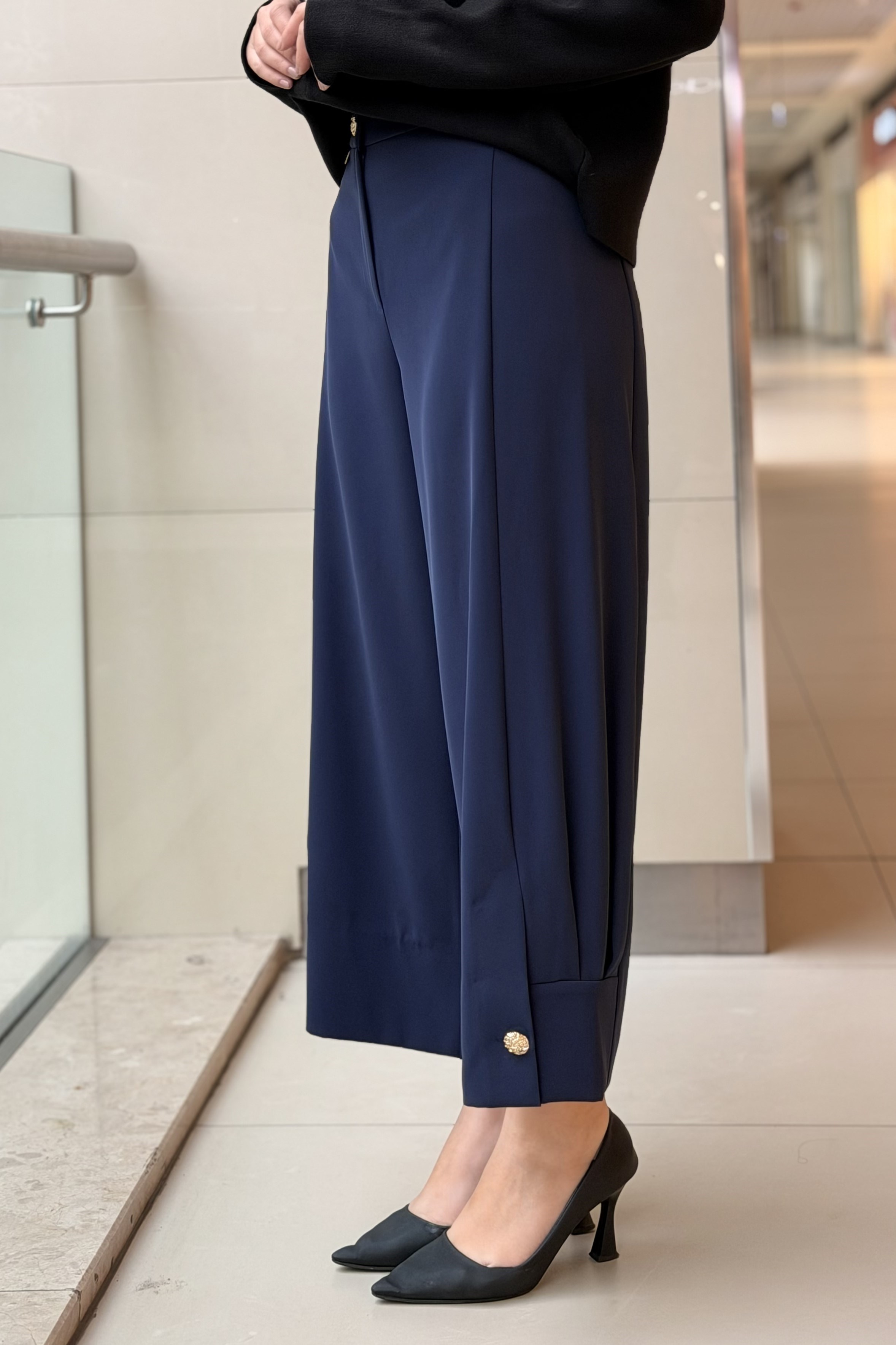 Sentez Venüs Paçası Pileli Düğmeli Pantolon | Mahal Butik