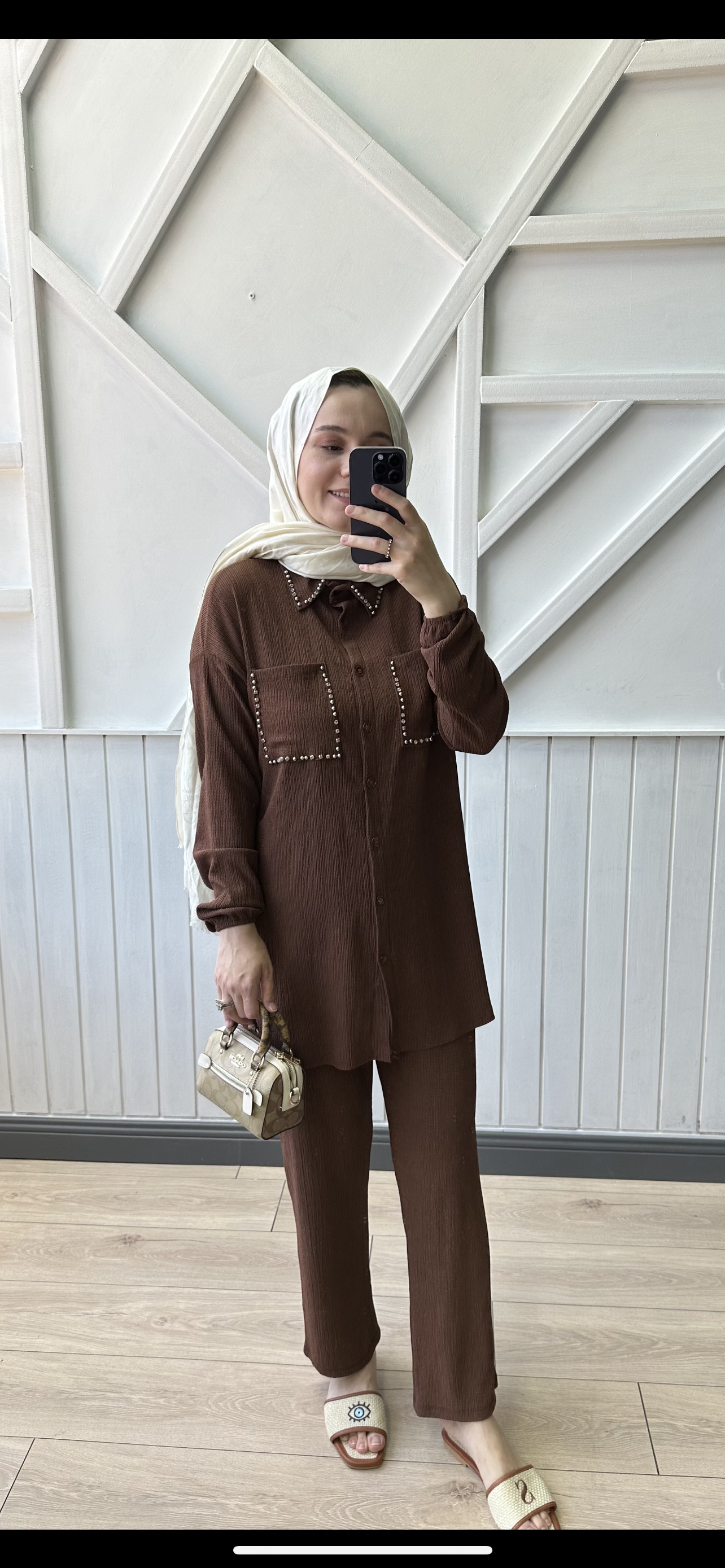 Yakası Ve Cepleri Taşlı Bürümcük Takım · 4