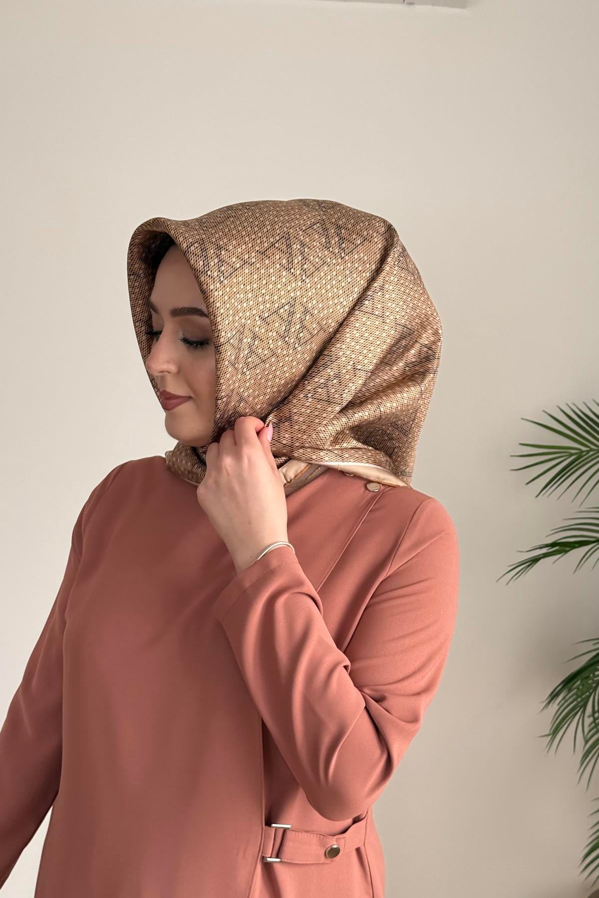 922858-kodlu-armine-twil-esarp