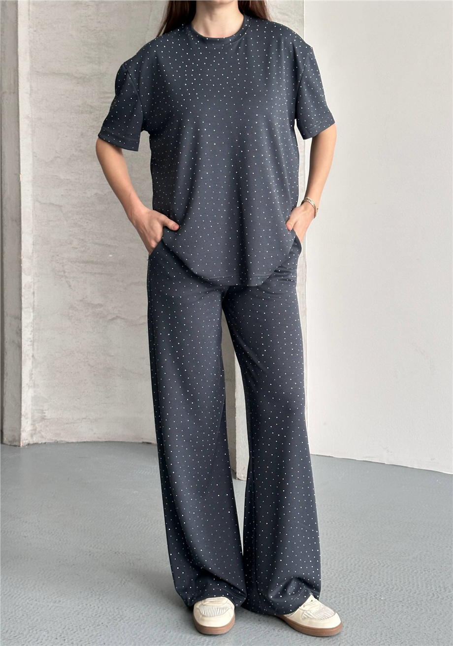 Kadın Bisiklet Yaka Taş İşlemeli Oversize T-Shirt ve Pantolon Takımı - GRİ · 2