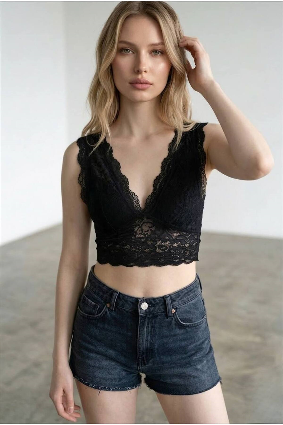 Kadın Crop Dantel V Yaka Bralet Bluz ZYN-58935 - SİYAH · 2