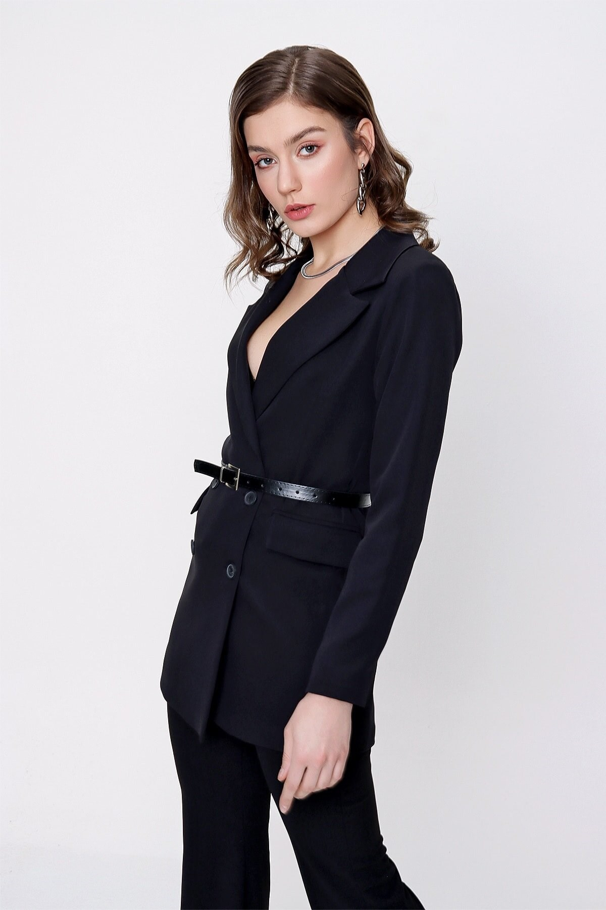 Kadın Siyah Kemer Detaylı Düğmeli Kruvaze Blazer Ceket - Butik Buruç
